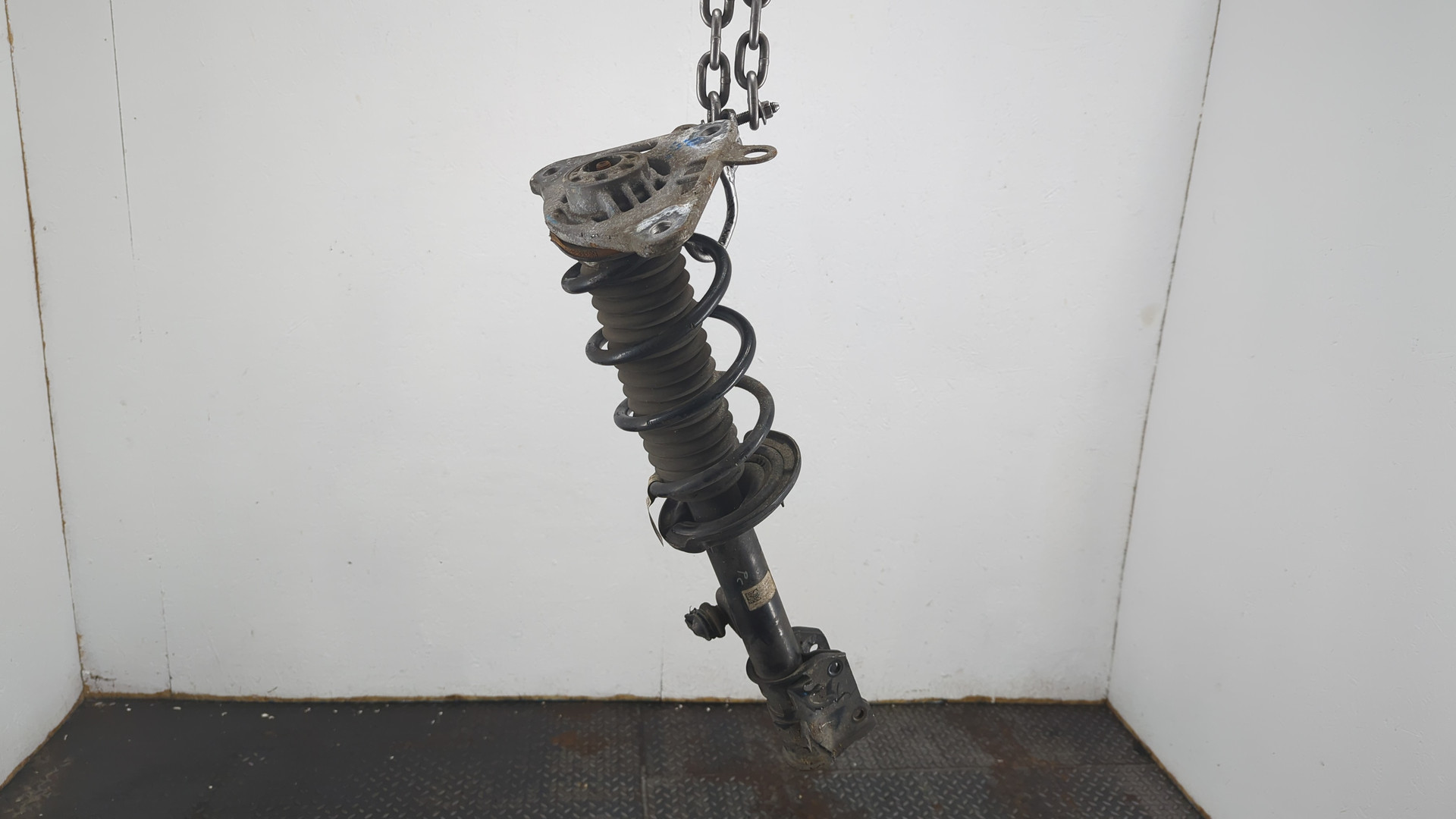 Амортизатор задний левый