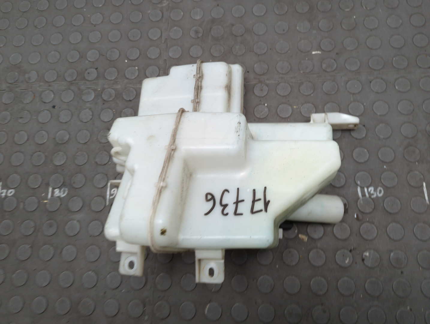 Бачок омывателя лобового стекла