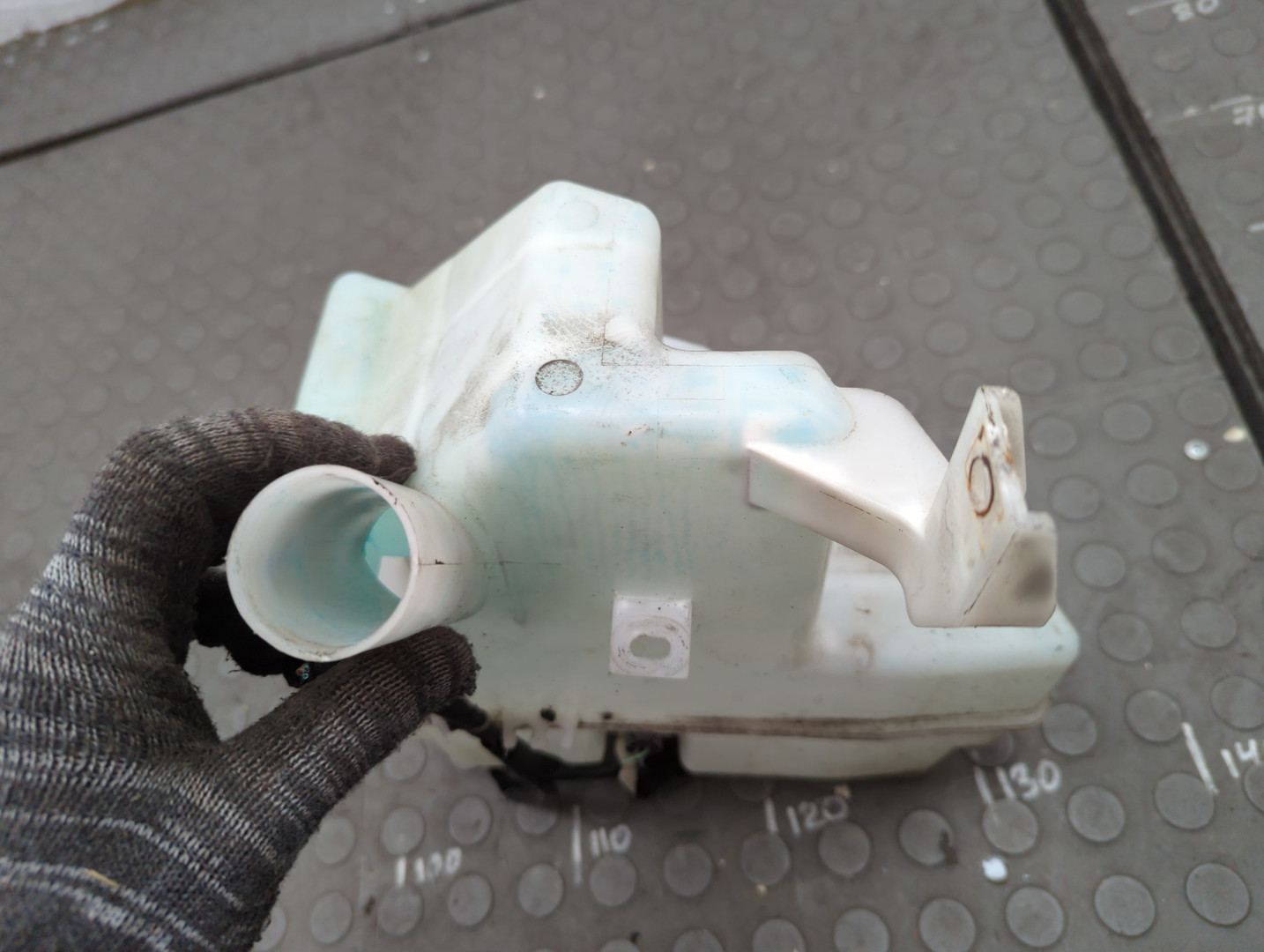 Бачок омывателя лобового стекла