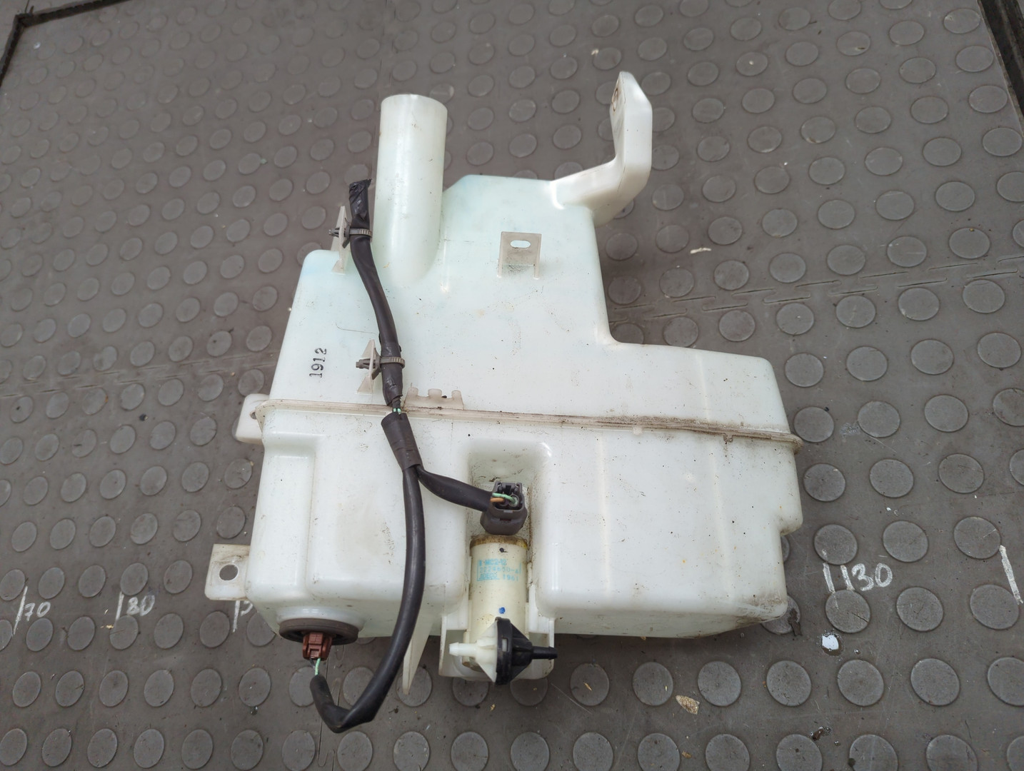 Бачок омывателя лобового стекла