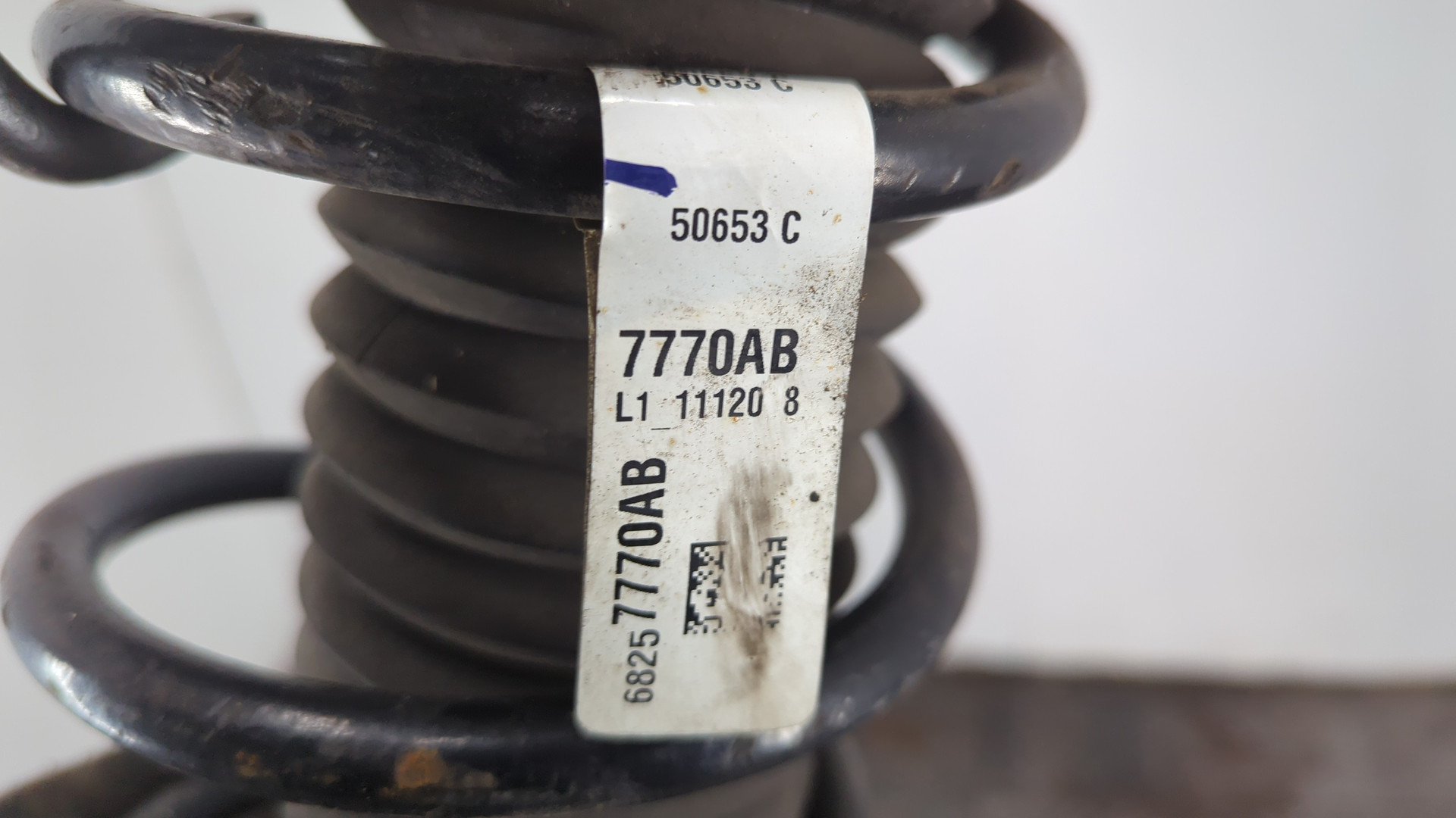 Амортизатор задний правый