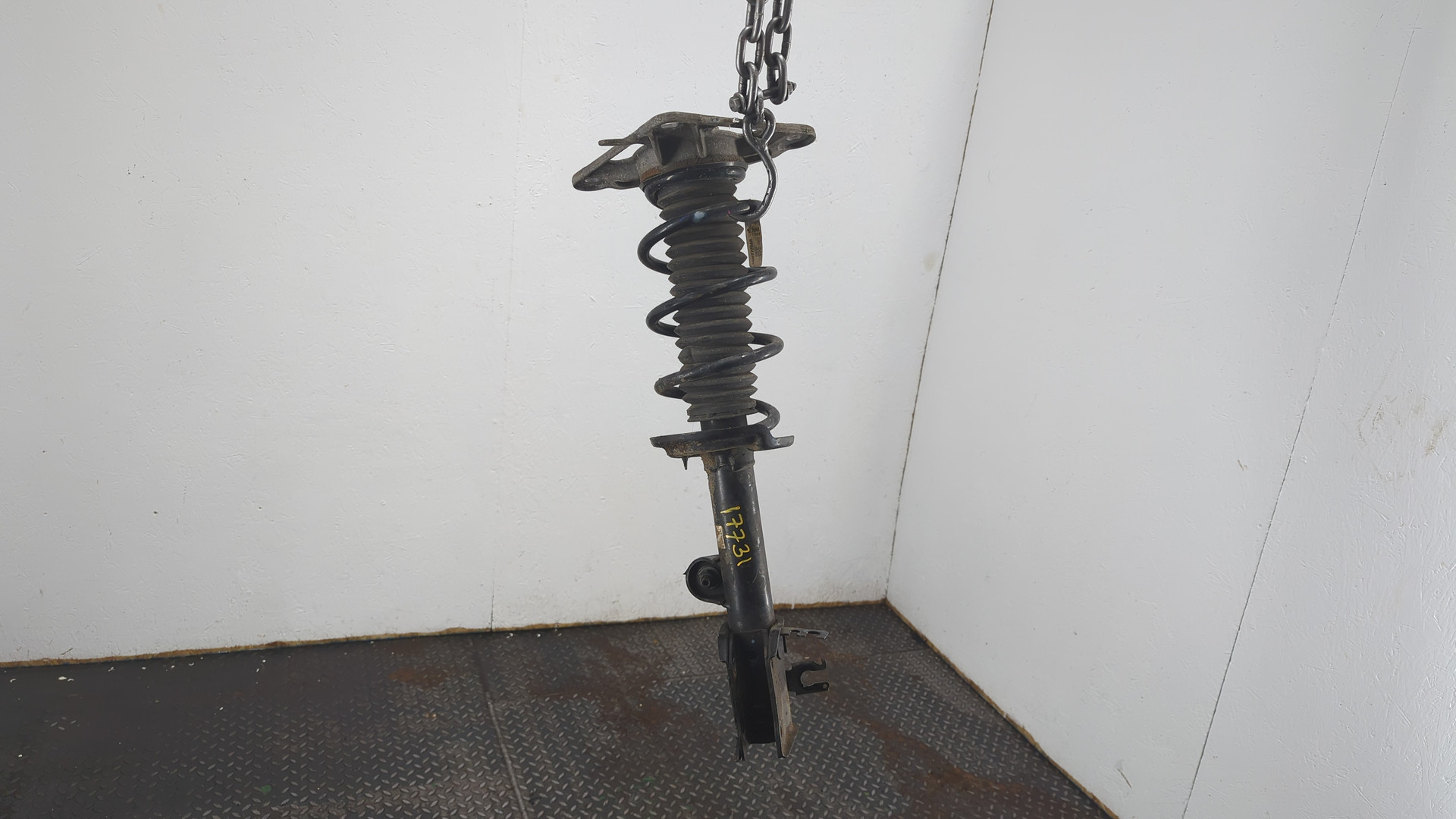 Амортизатор задний правый