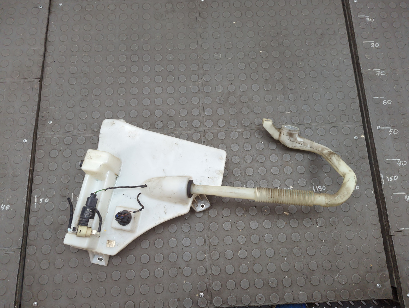 Бачок омывателя лобового стекла