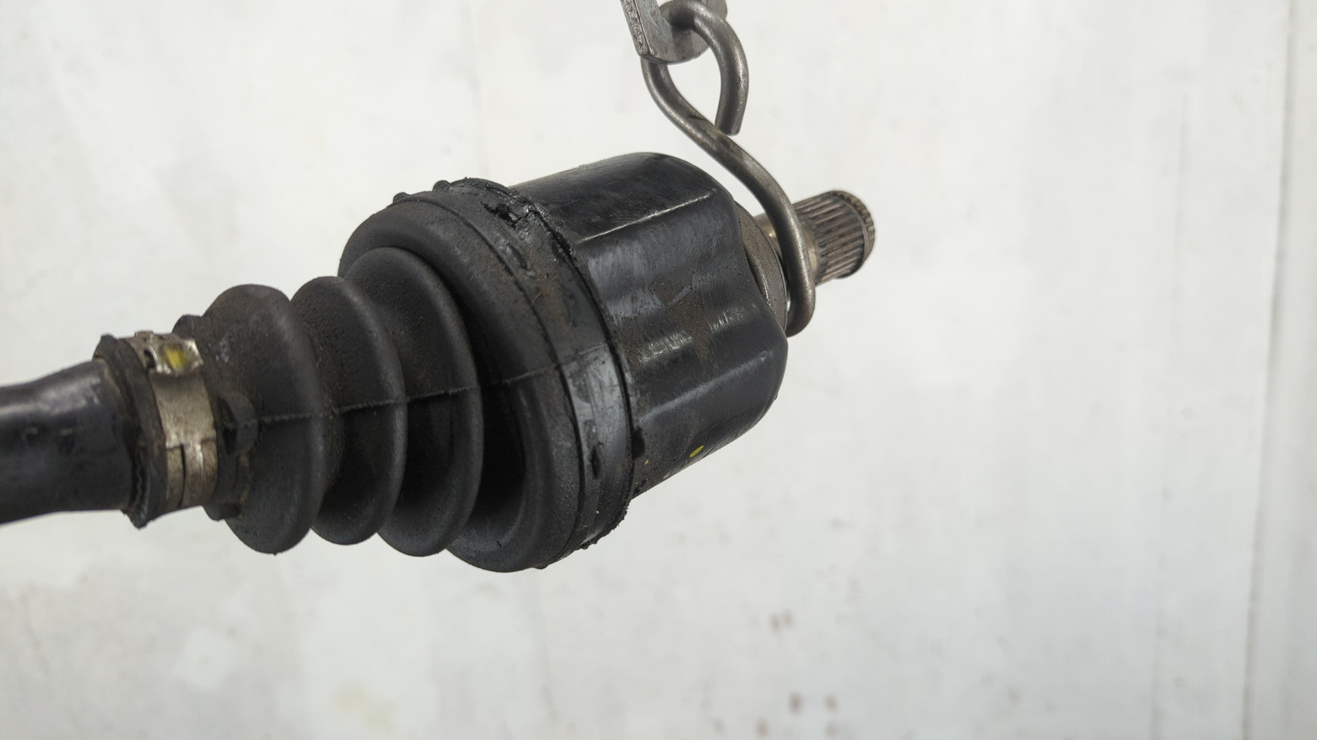 Полуось передняя левая