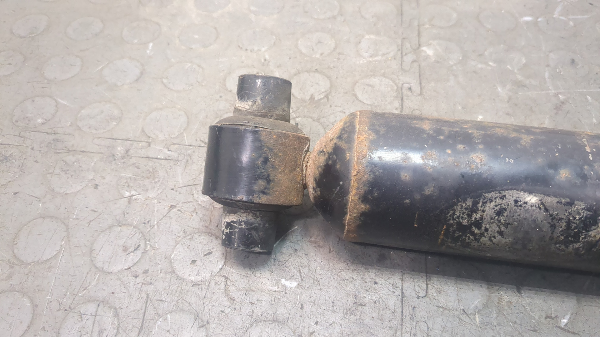 Амортизатор задний (стойка)