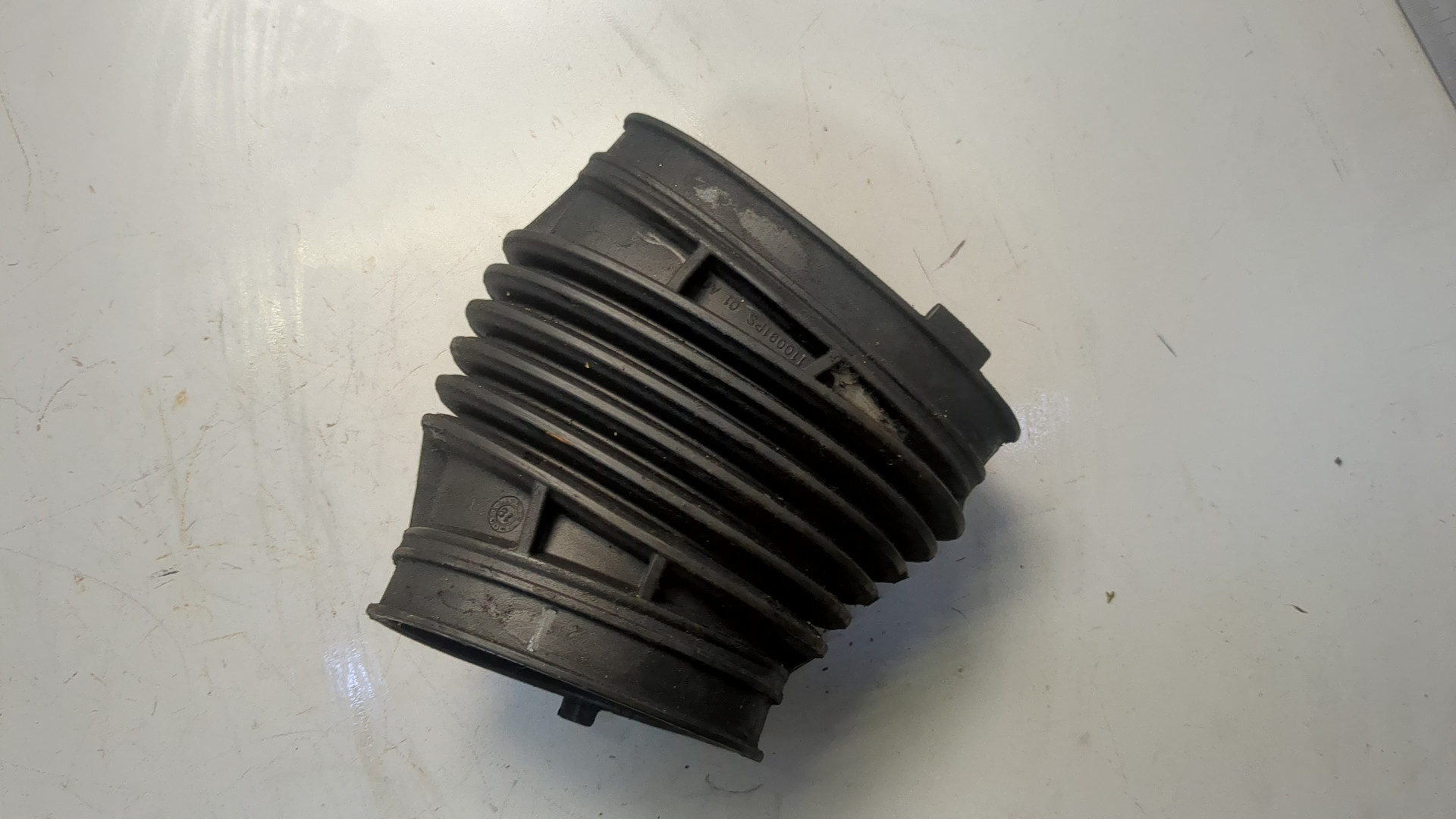 Патрубок воздушного фильтра