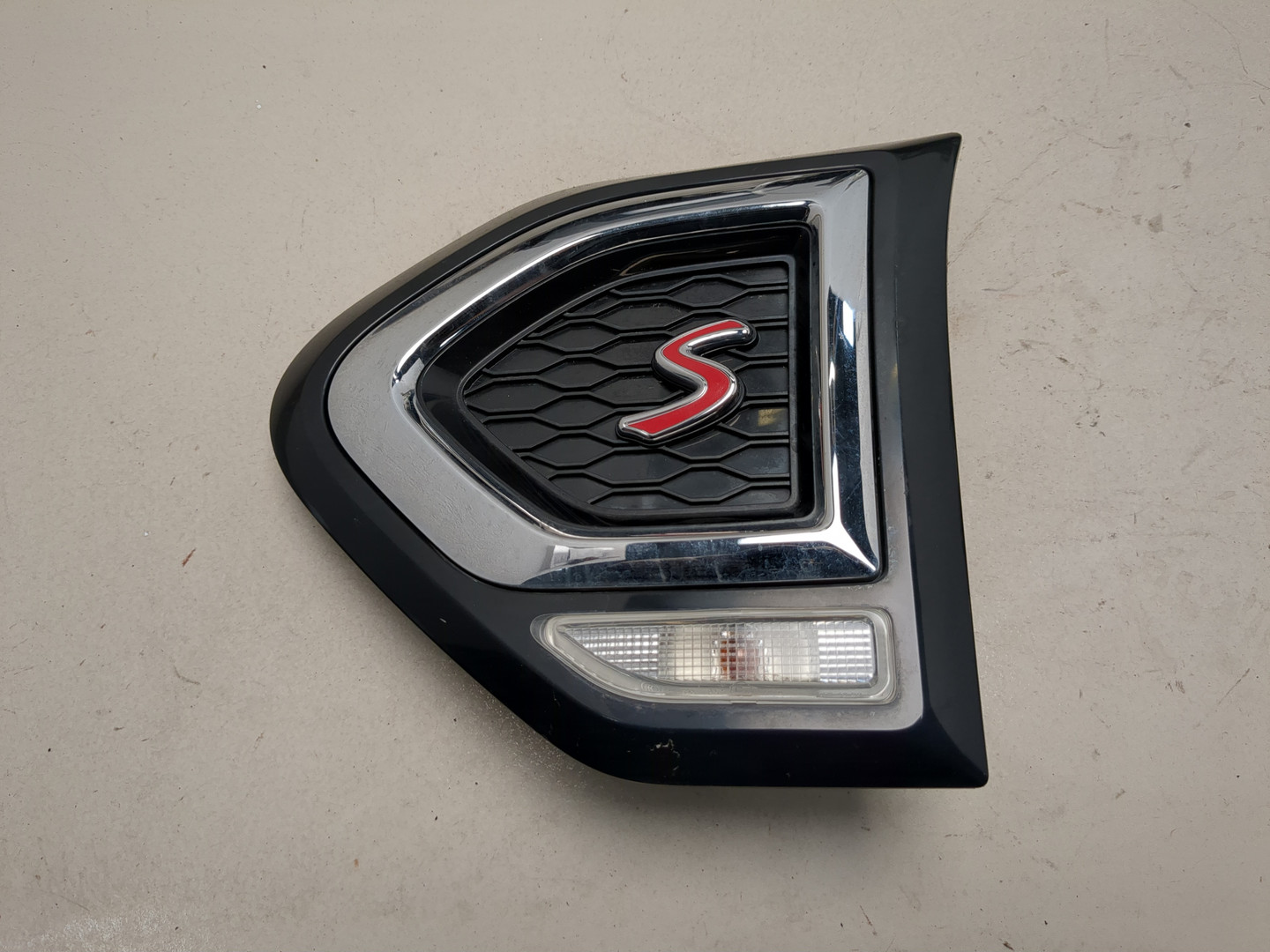 Накладка переднего крыла левого