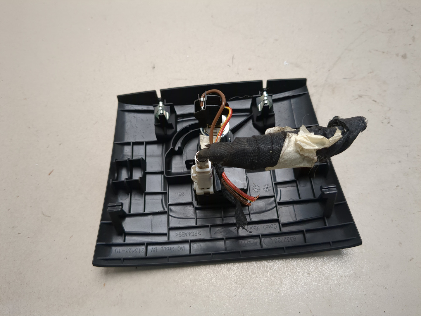 Гнездо AUX / USB IN