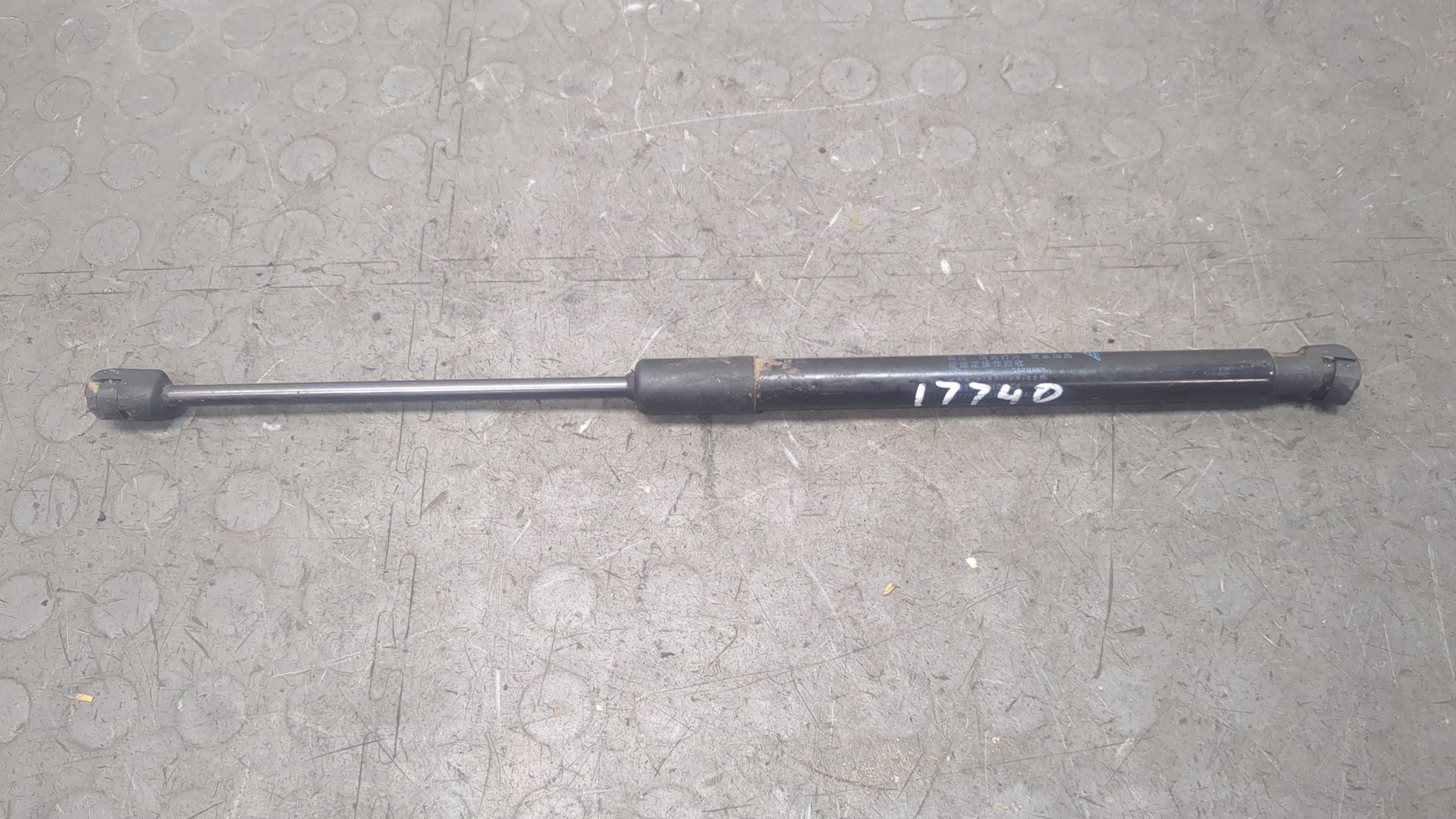 Амортизатор капота