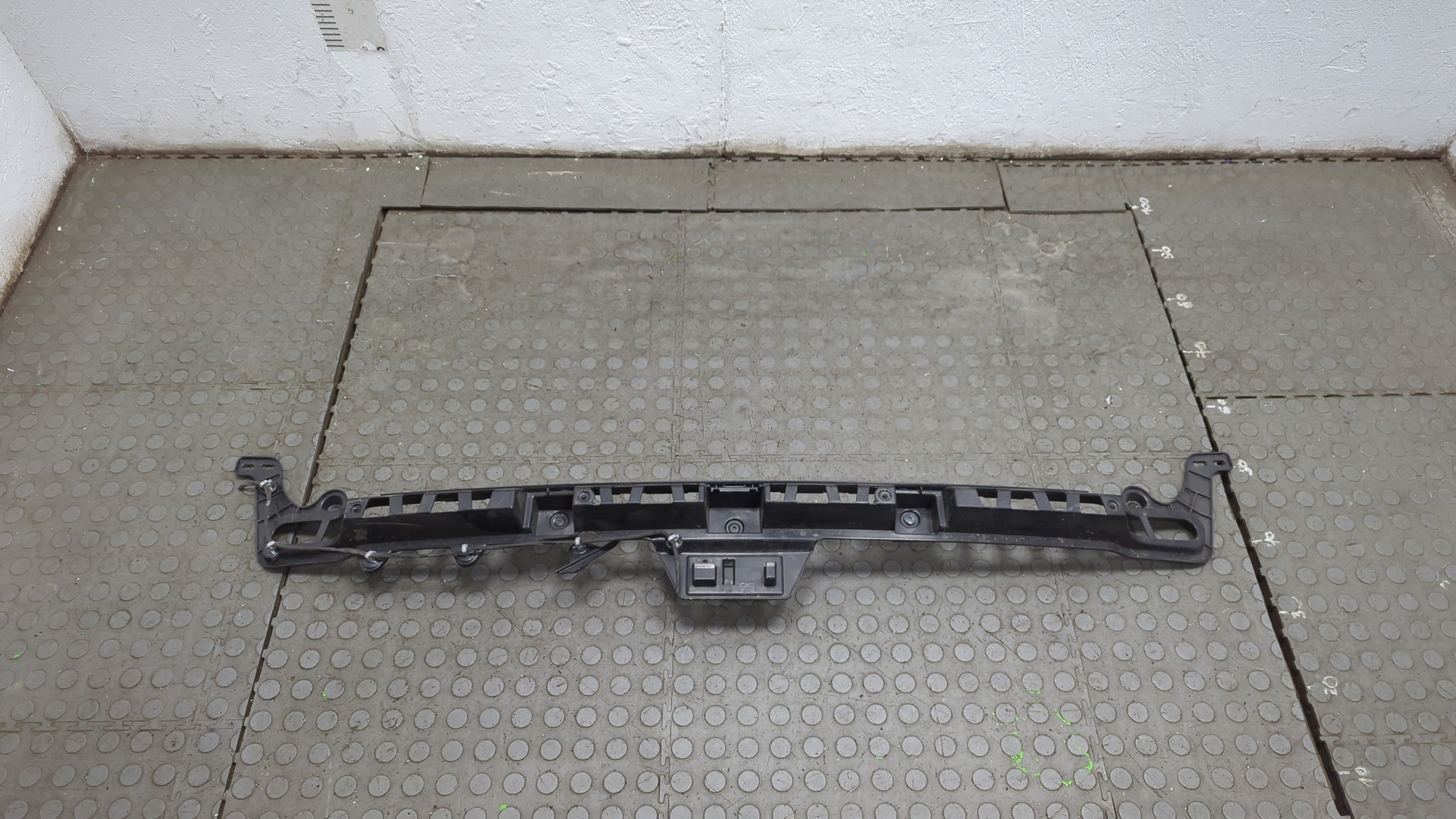 Усилитель заднего бампера