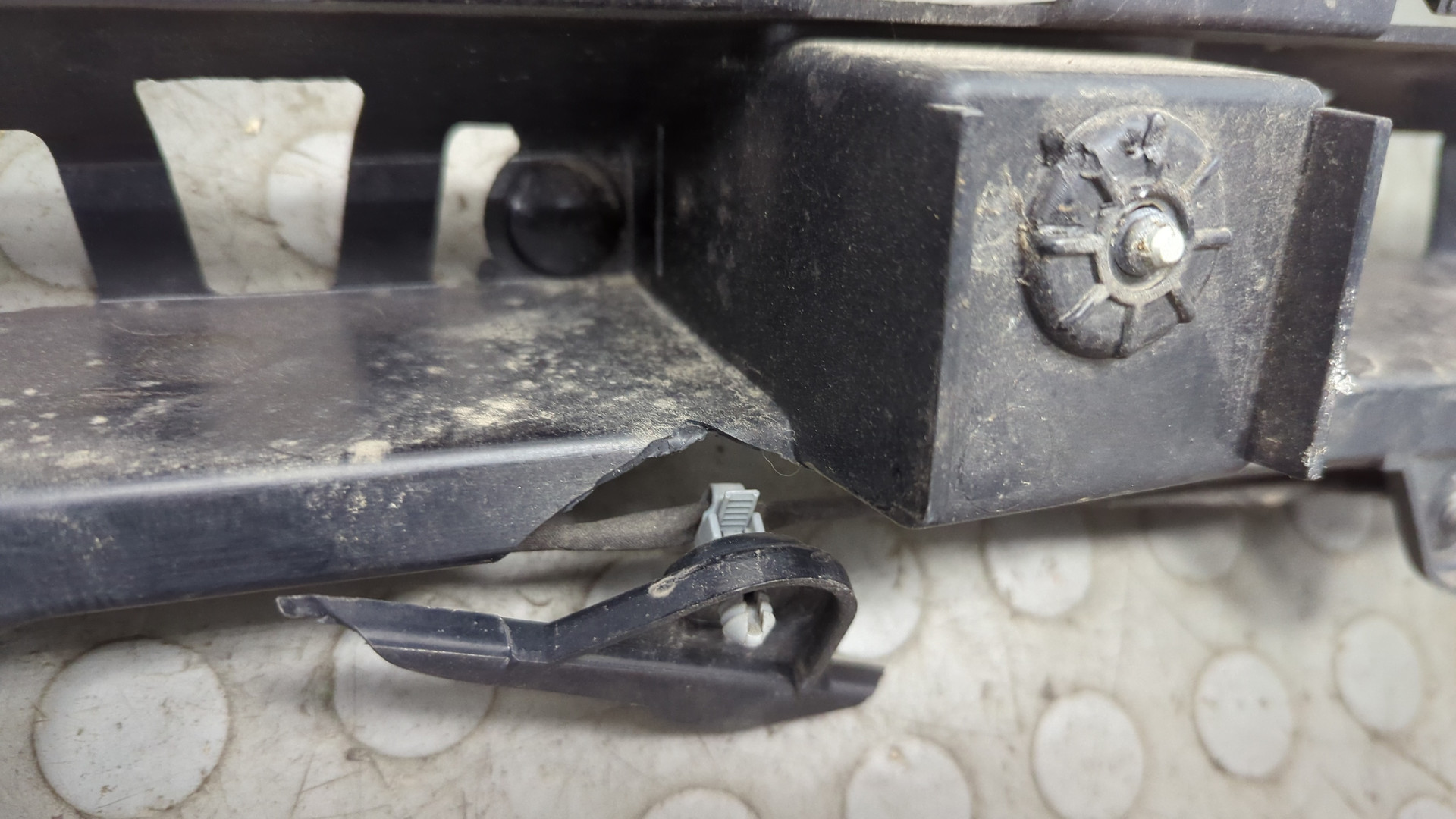 Усилитель заднего бампера