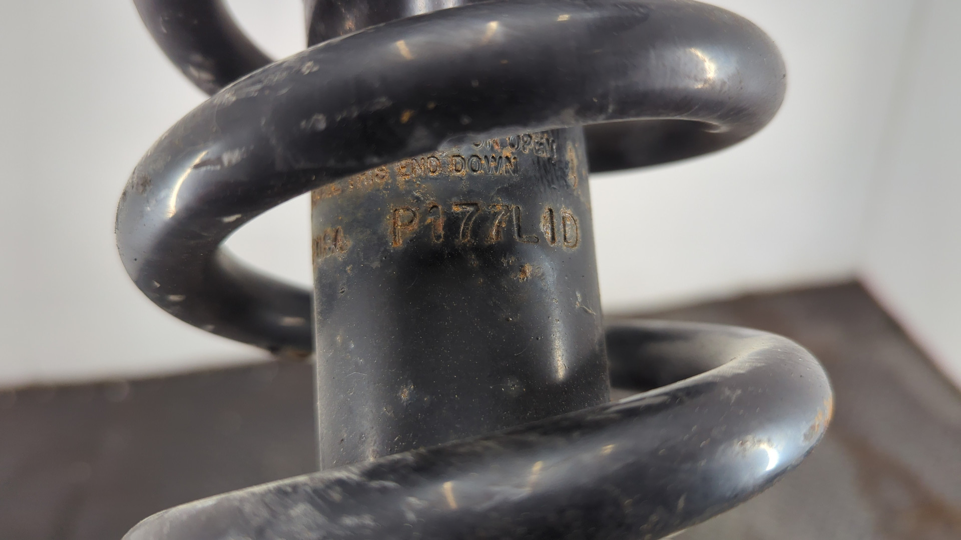 Амортизатор передний