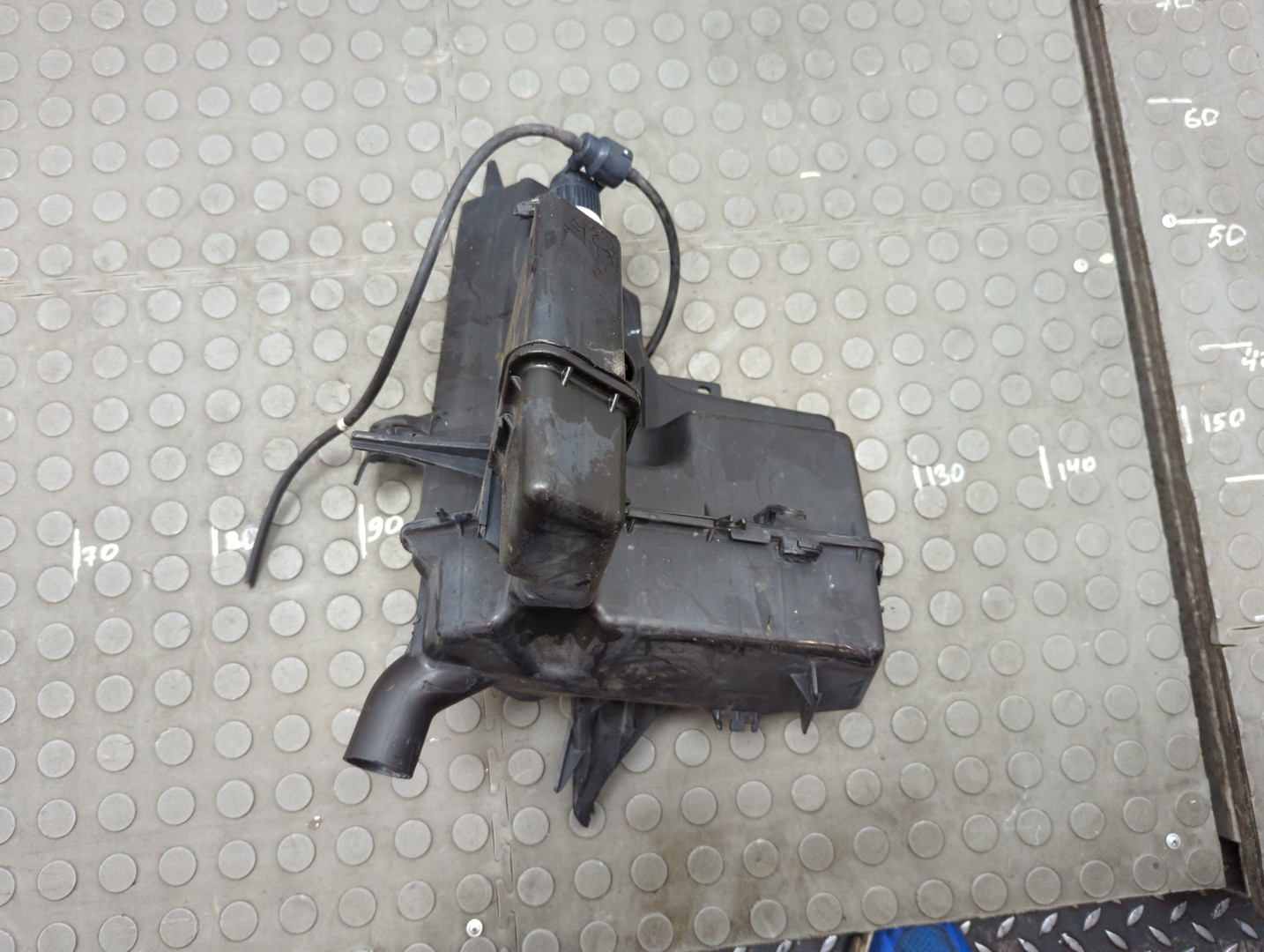 Бачок омывателя лобового стекла