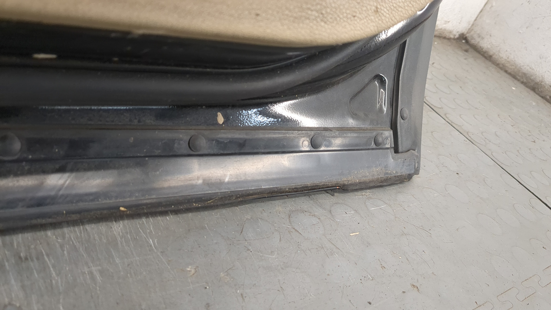 Дверь передняя левая