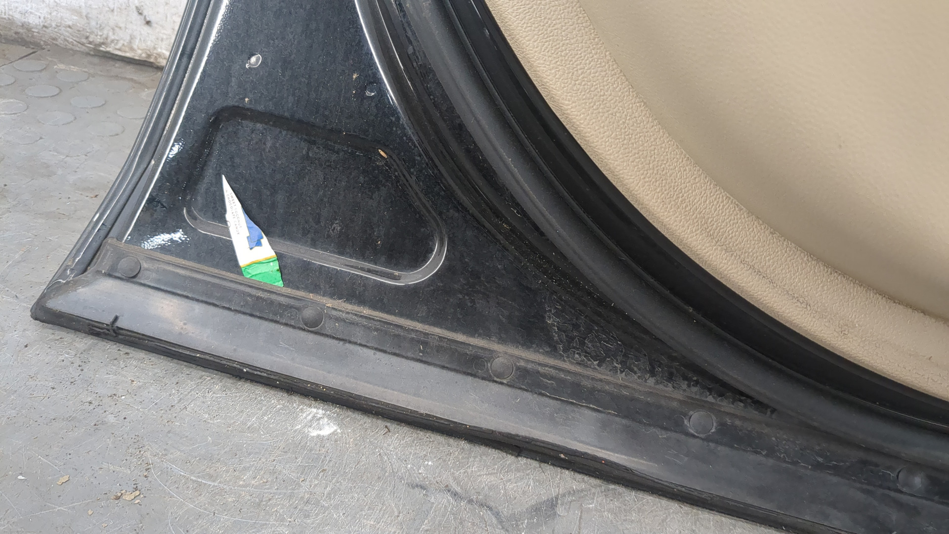 Дверь передняя левая