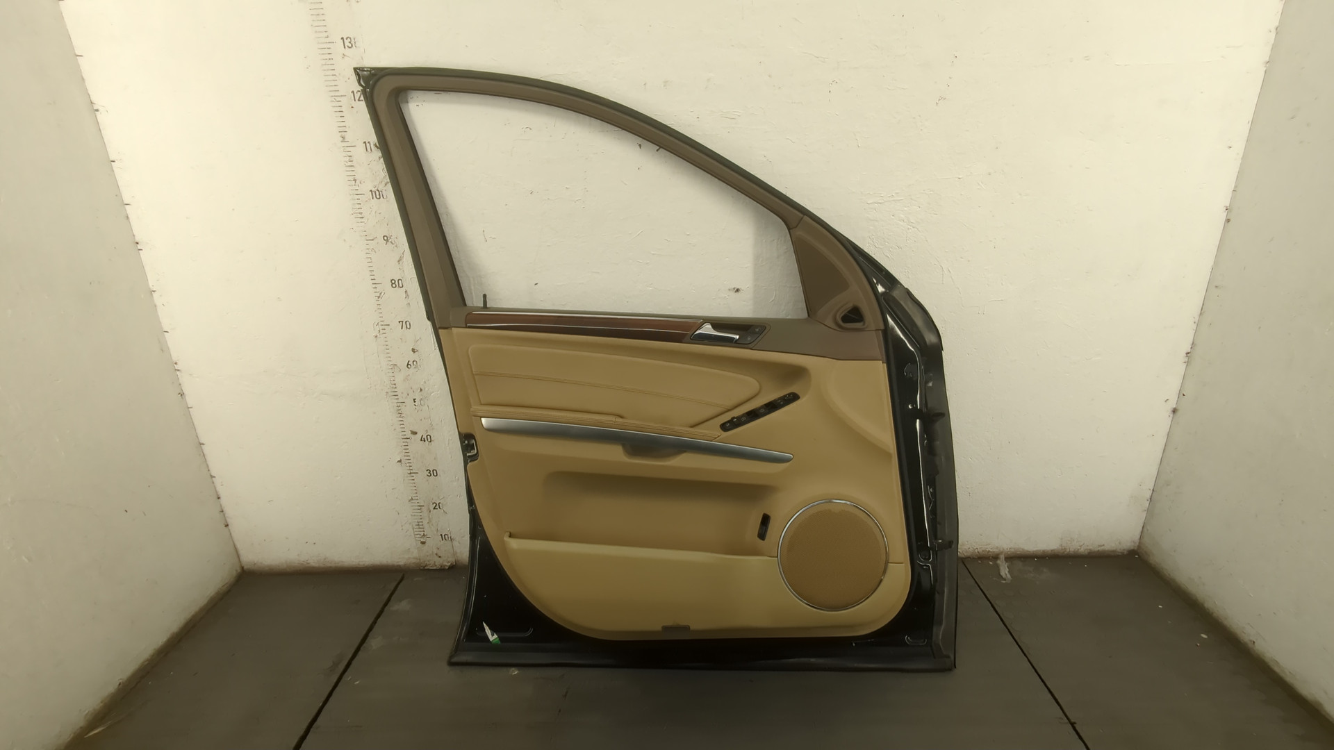 Дверь передняя левая