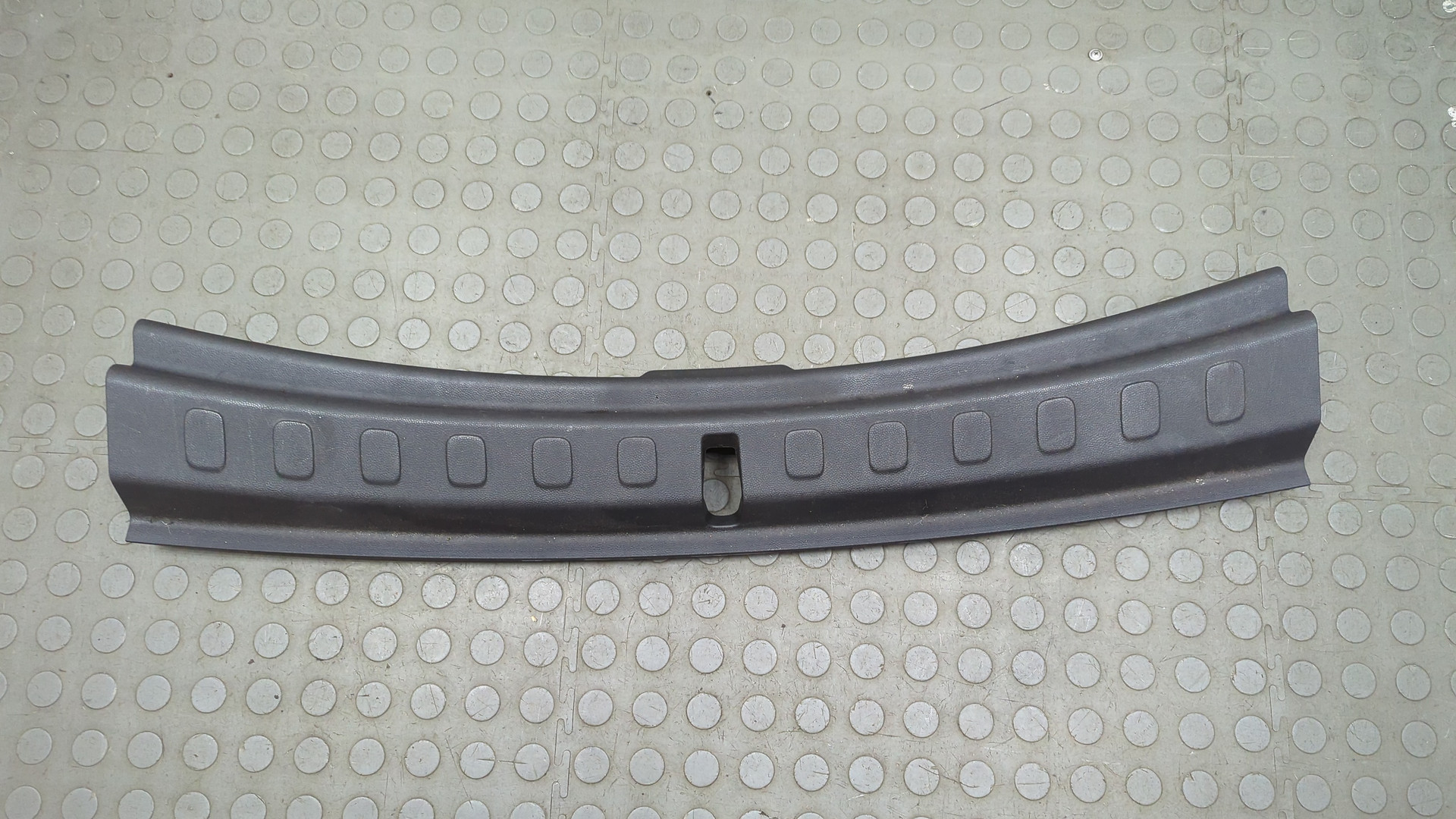 Обшивка багажника