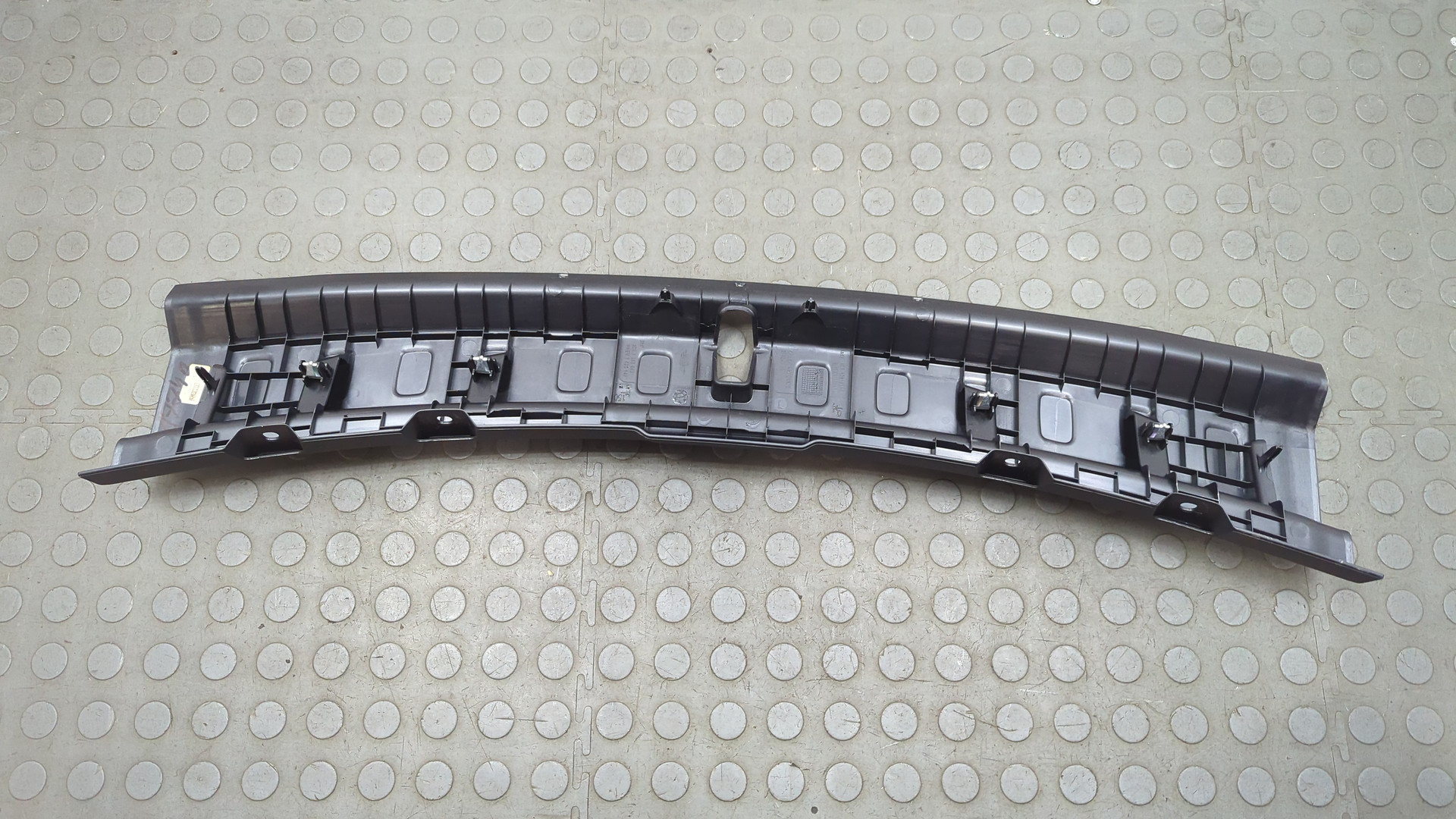 Обшивка багажника