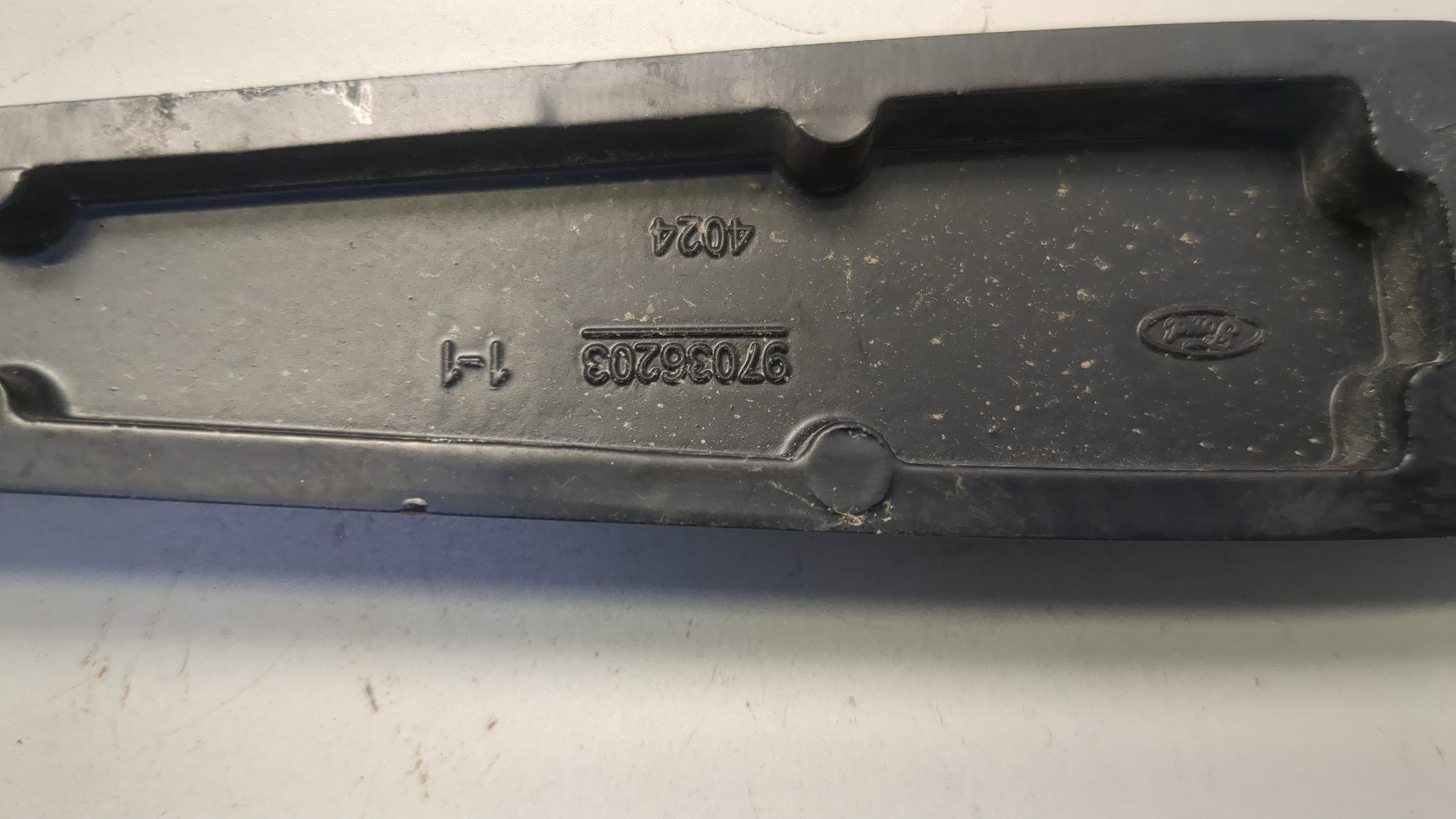 Поводок стеклоочистителя передний левый