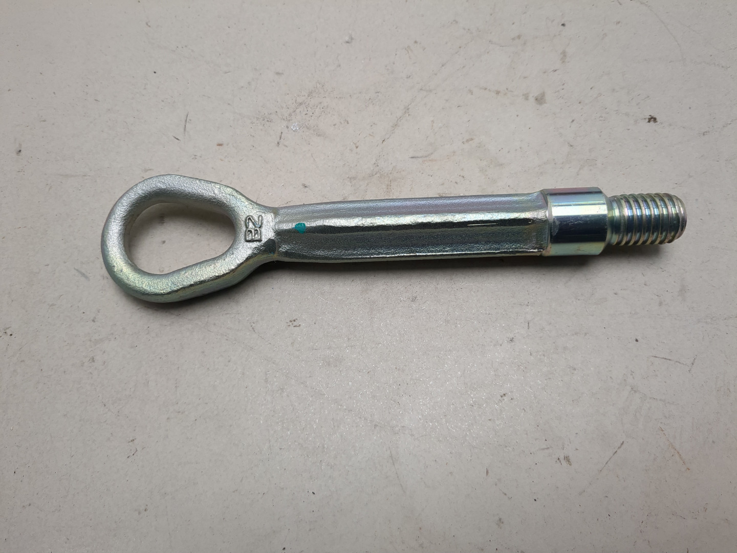 Крюк буксировочный