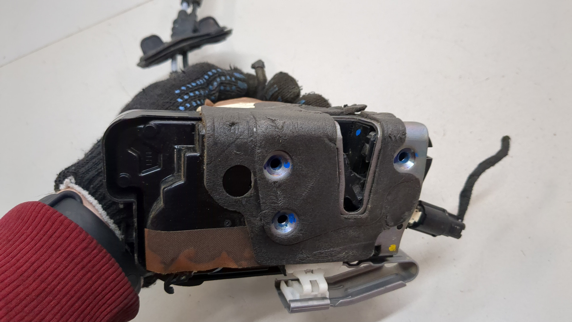 Замок двери задней левой