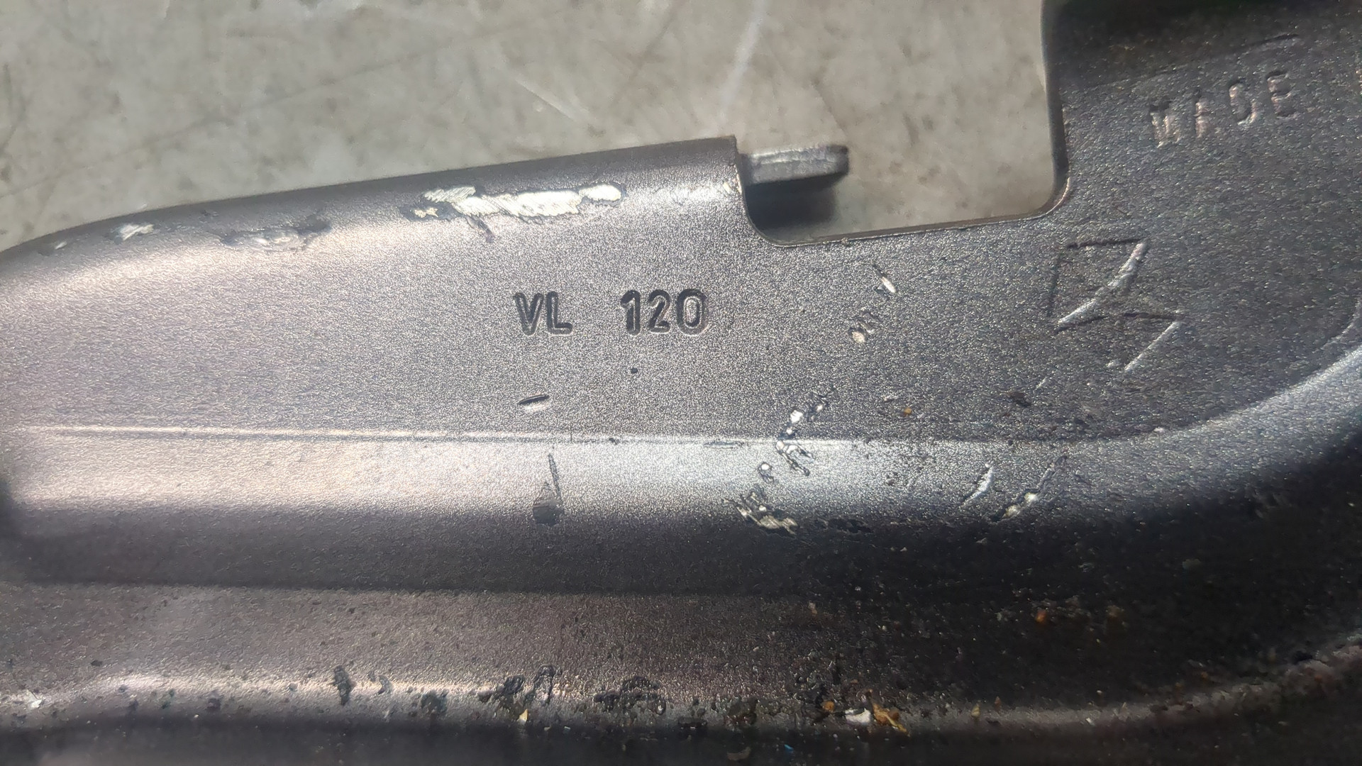 Петля капота левая