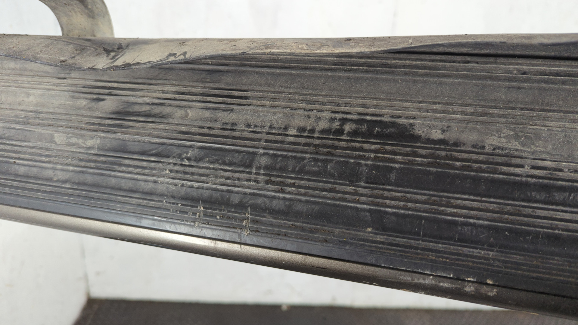 Подножка левая