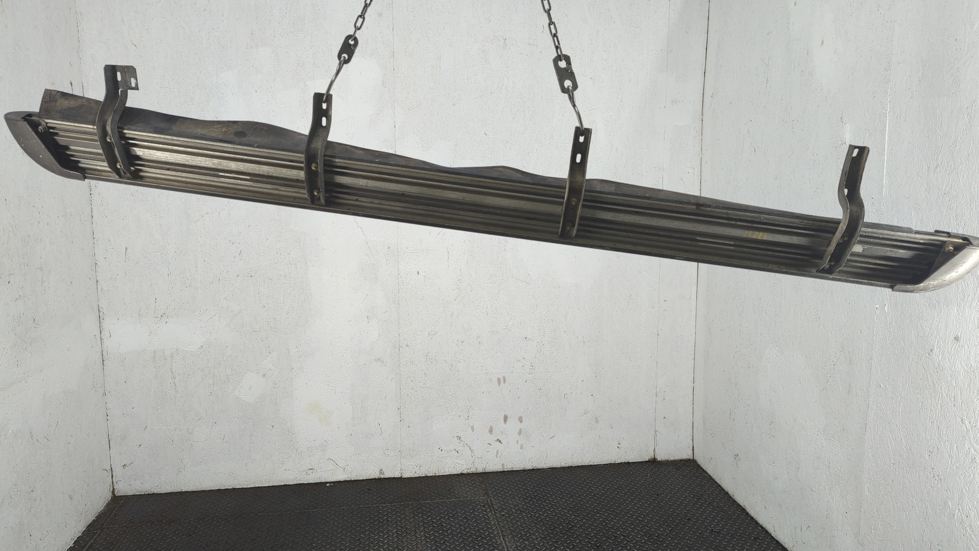 Подножка левая