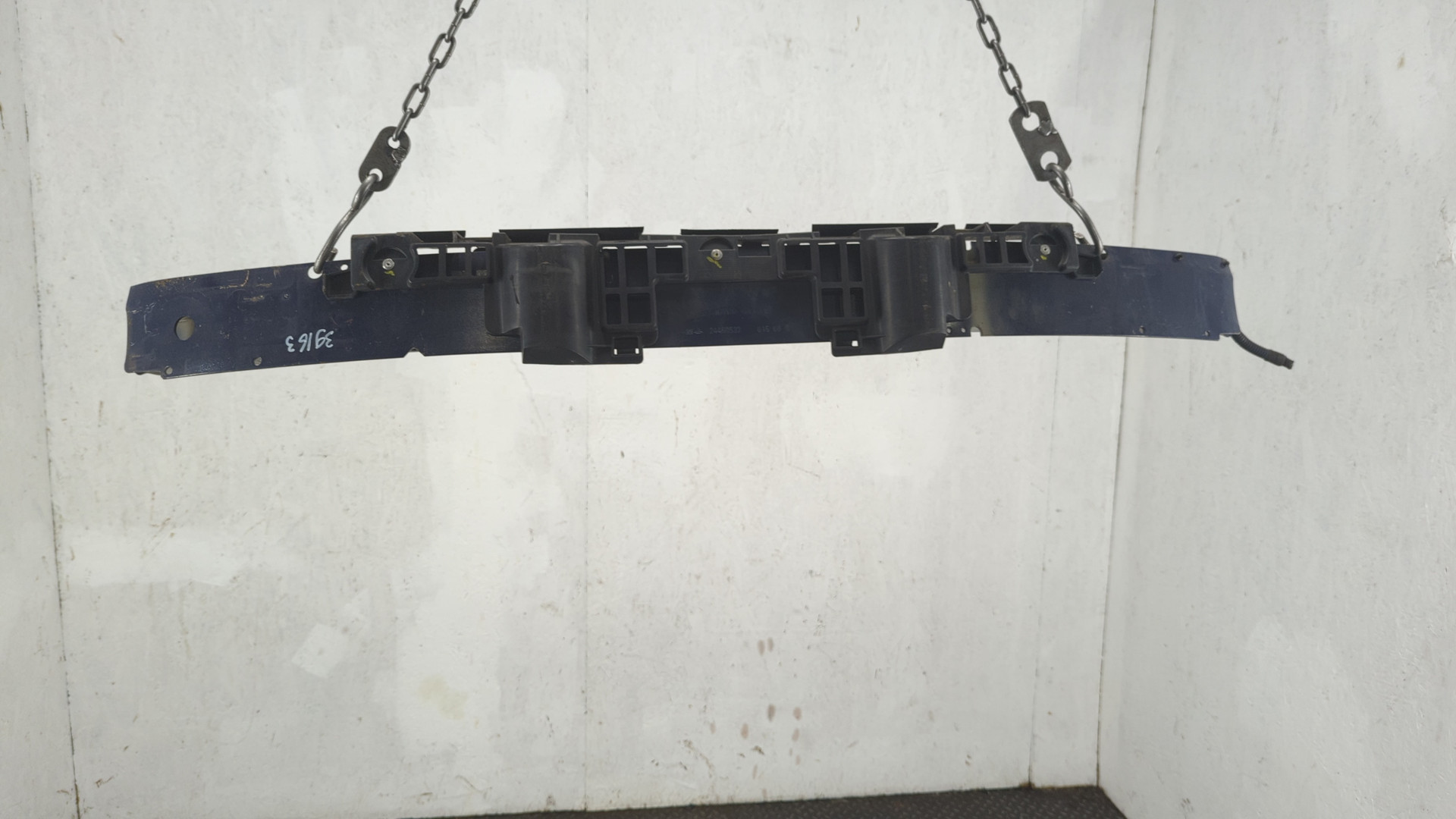 Усилитель переднего бампера