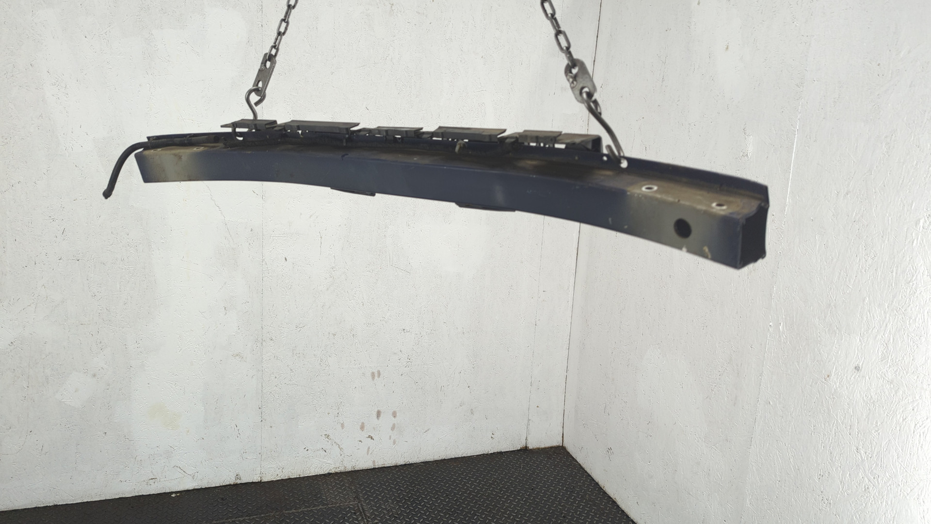 Усилитель переднего бампера