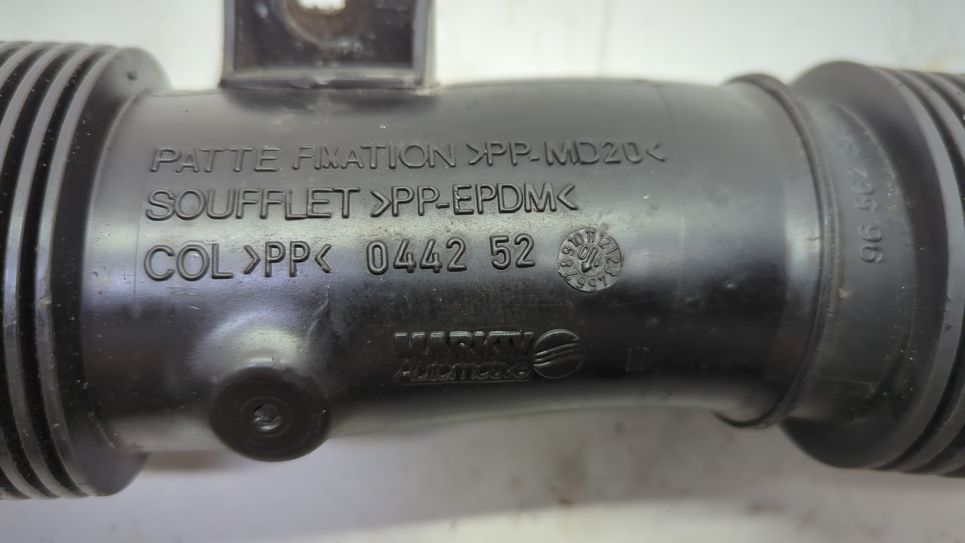 Патрубок воздушного фильтра