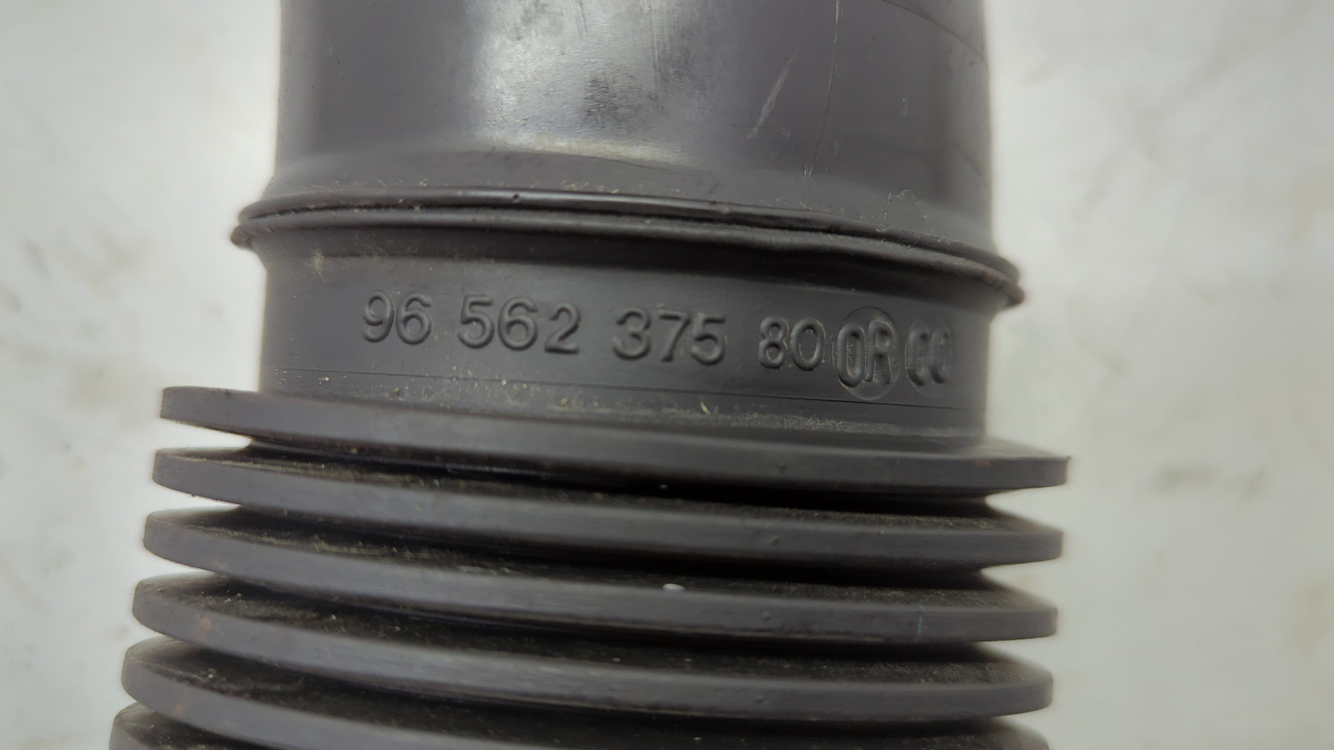 Патрубок воздушного фильтра