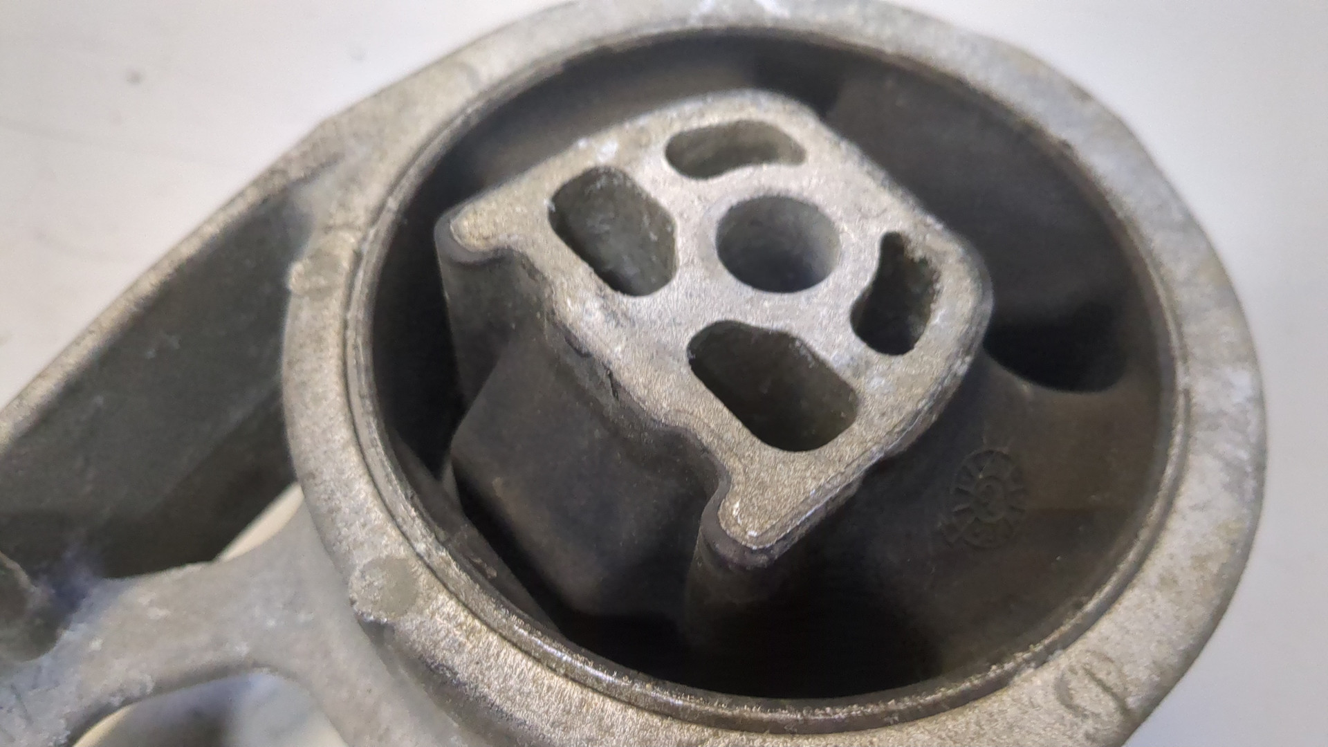 Опора двигателя