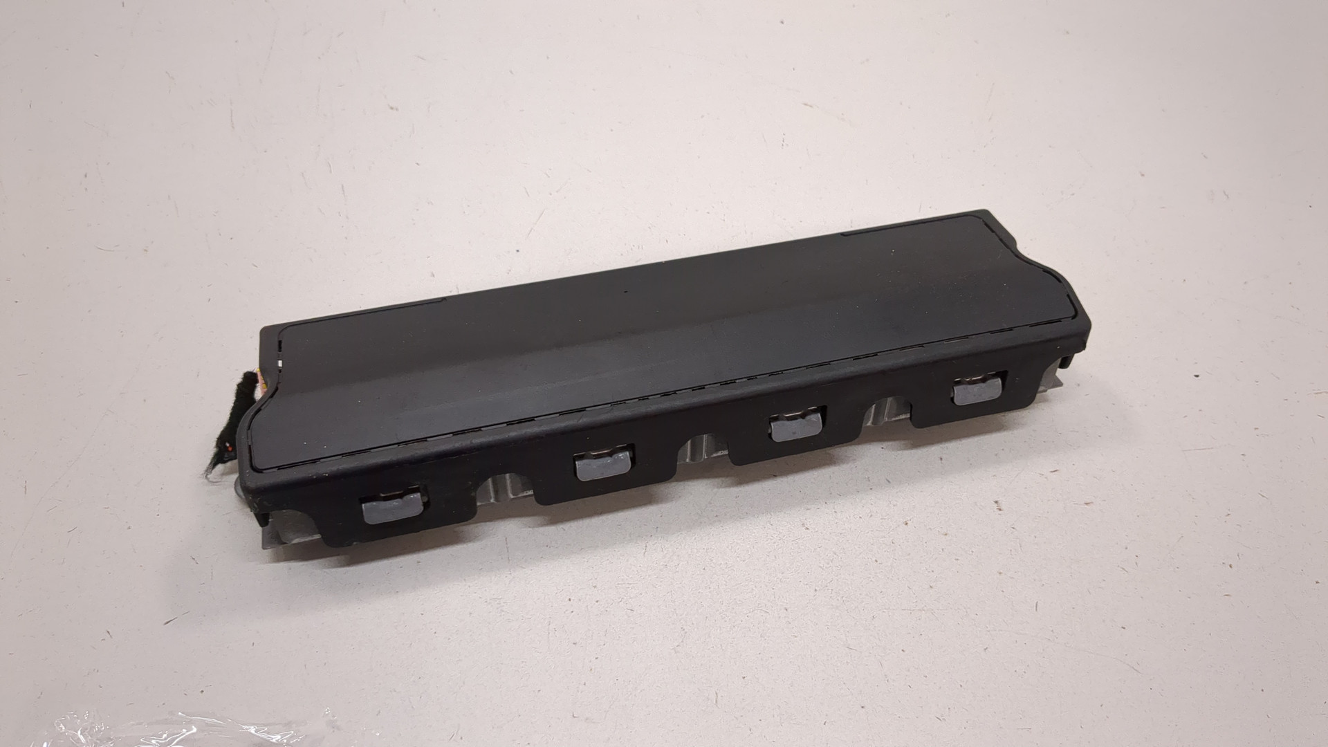 Подушка безопасности нижняя (для колен)