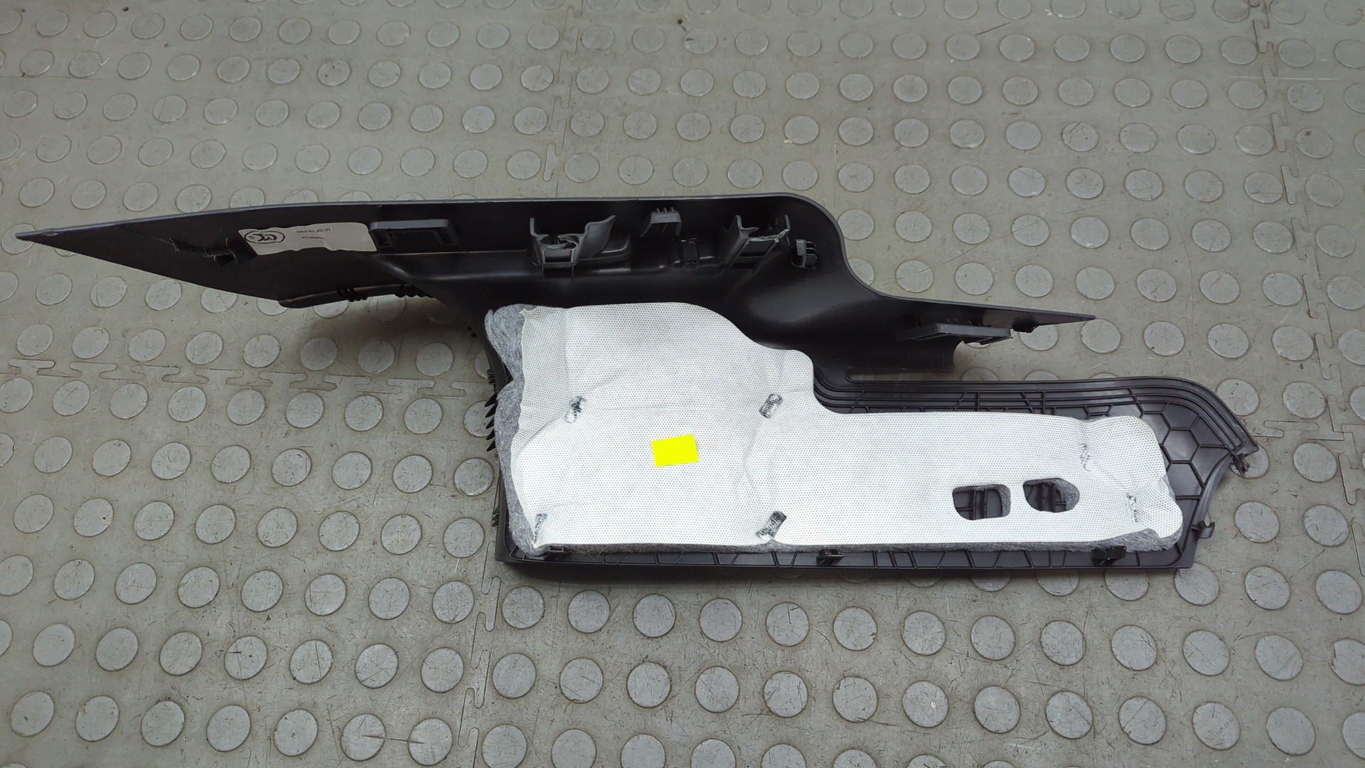 Обшивка багажника