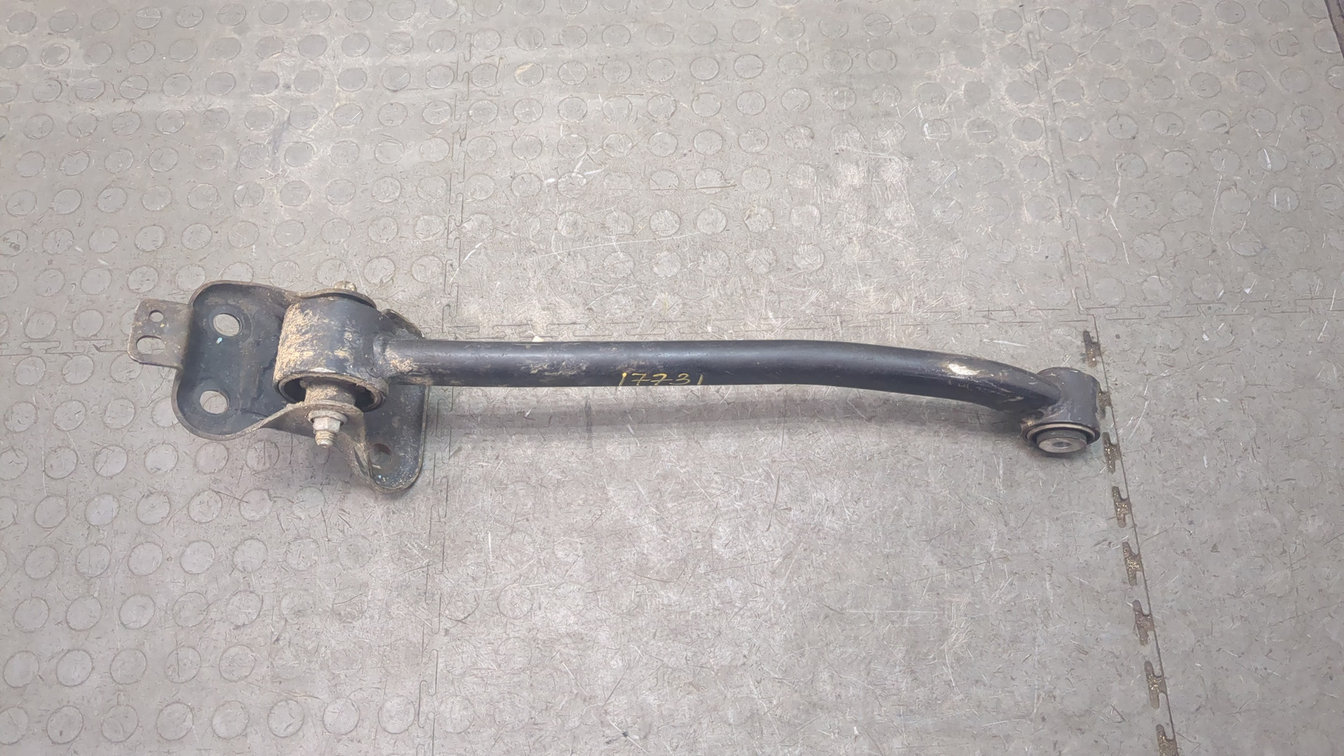 Рычаг задний правый