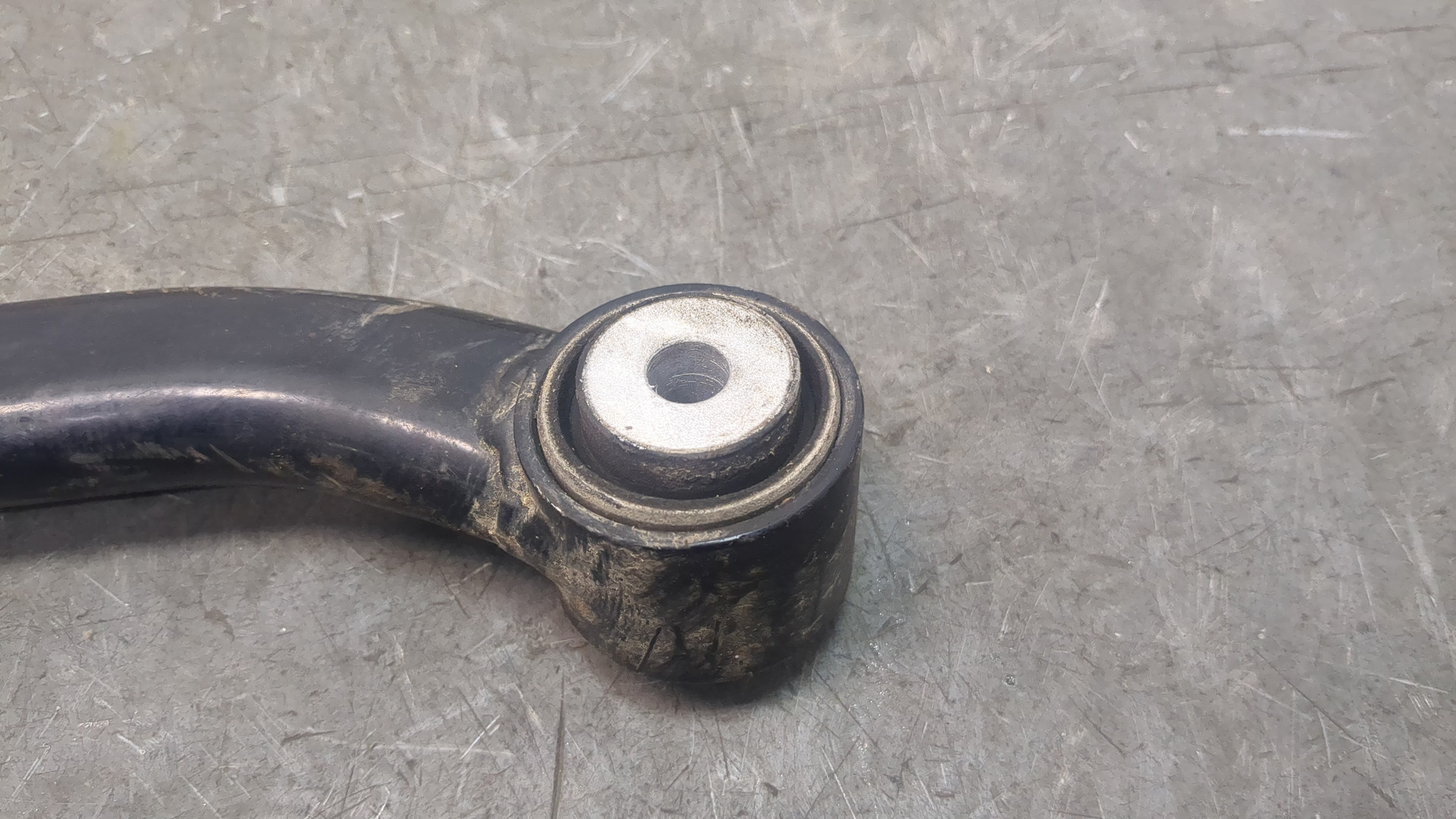 Рычаг задний правый