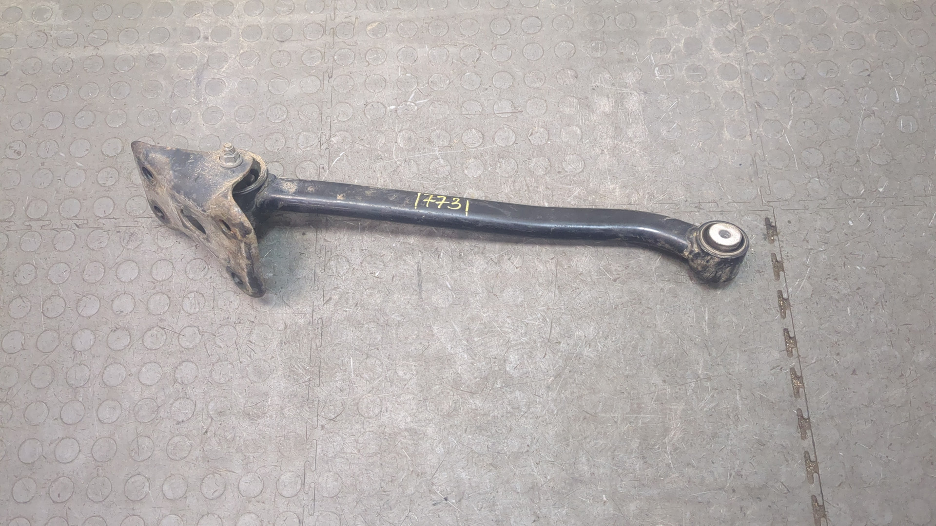 Рычаг задний правый