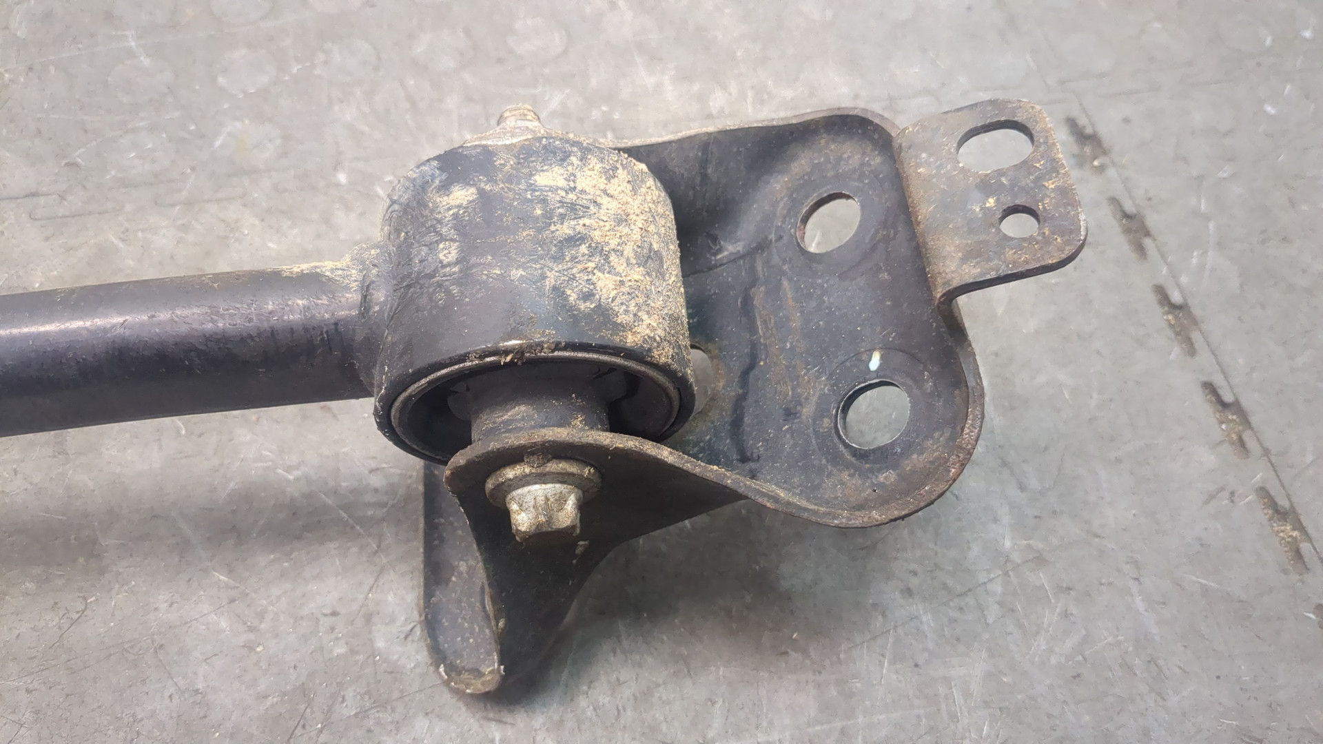 Рычаг задний правый