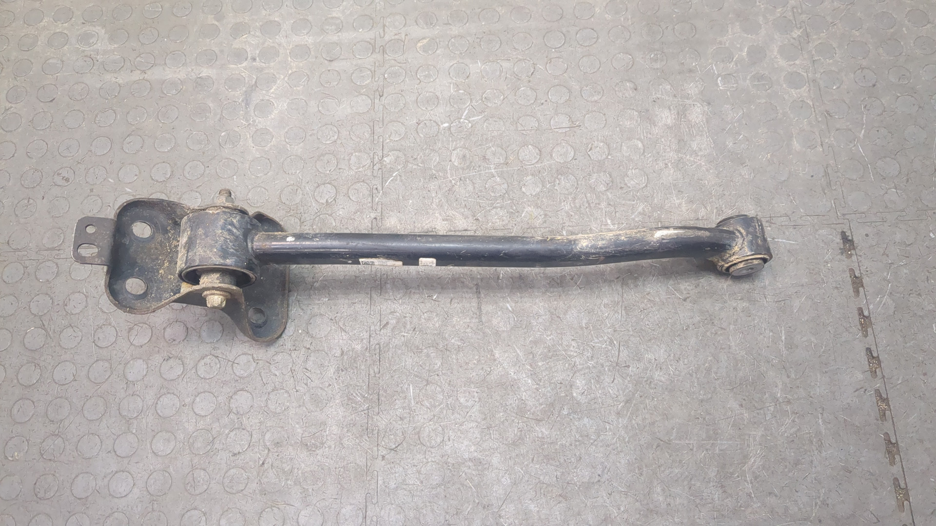Рычаг задний левый