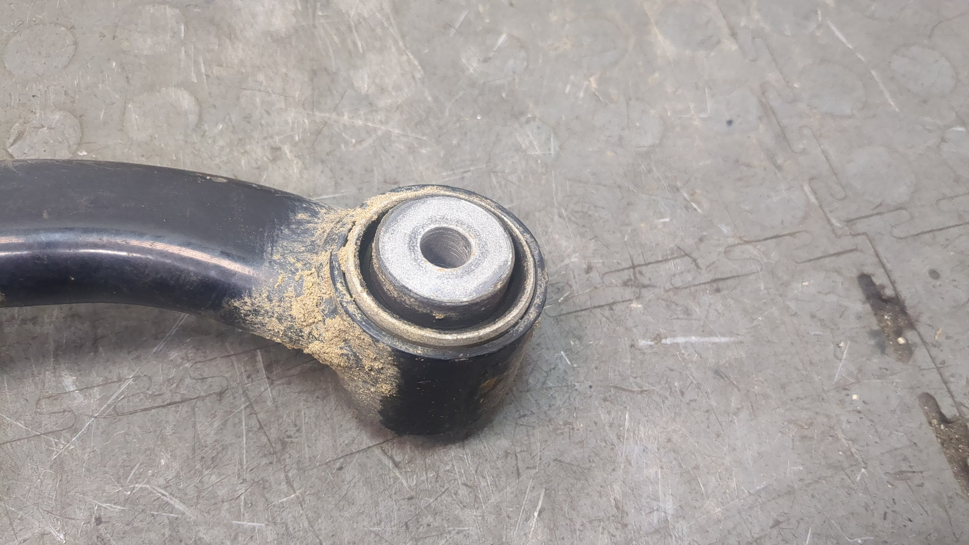 Рычаг задний левый