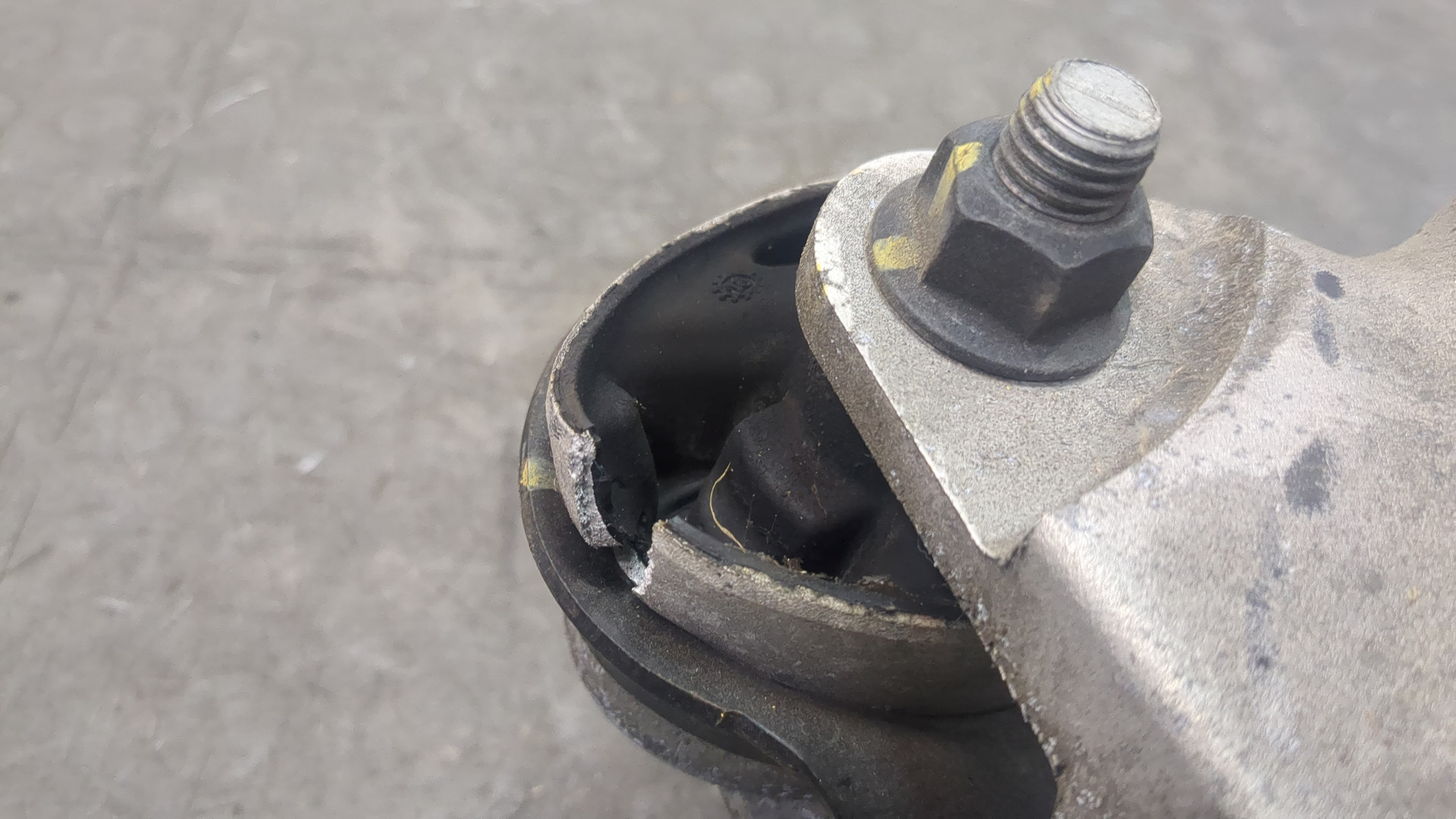 Рычаг задний правый