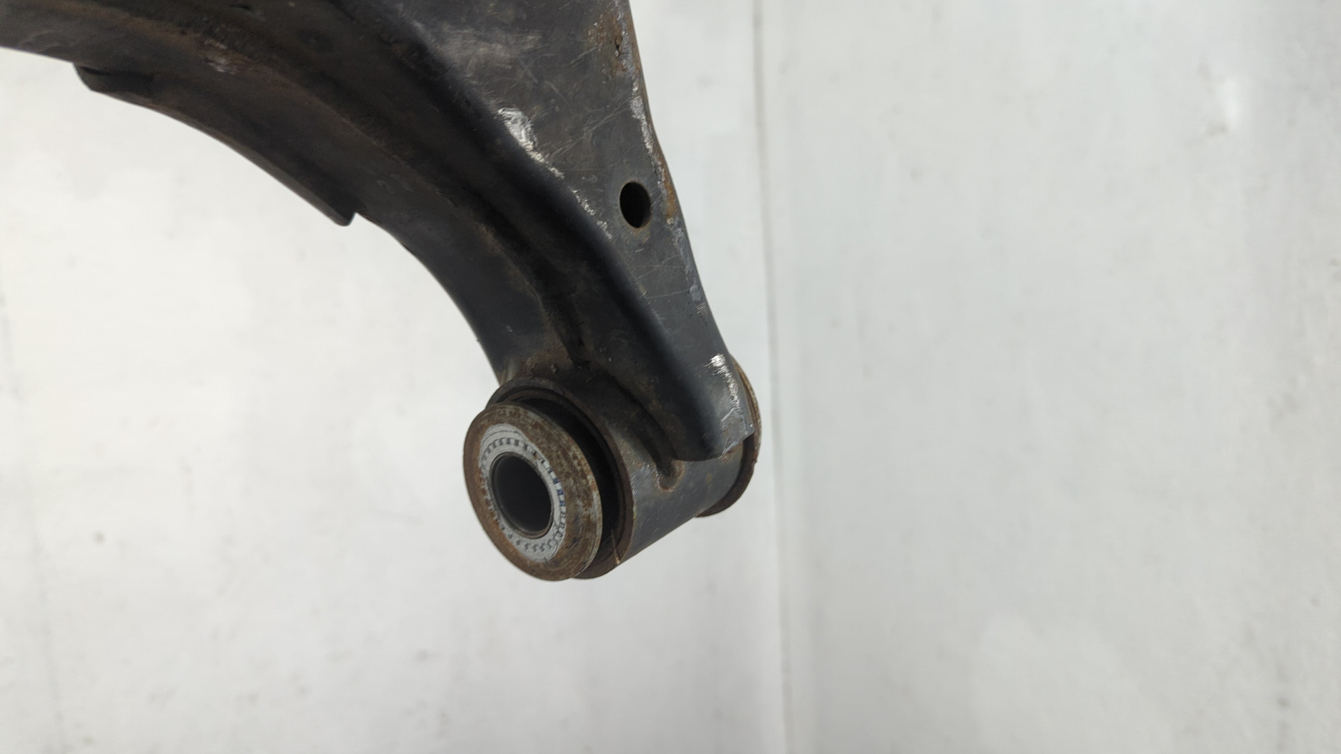 Рычаг передний правый