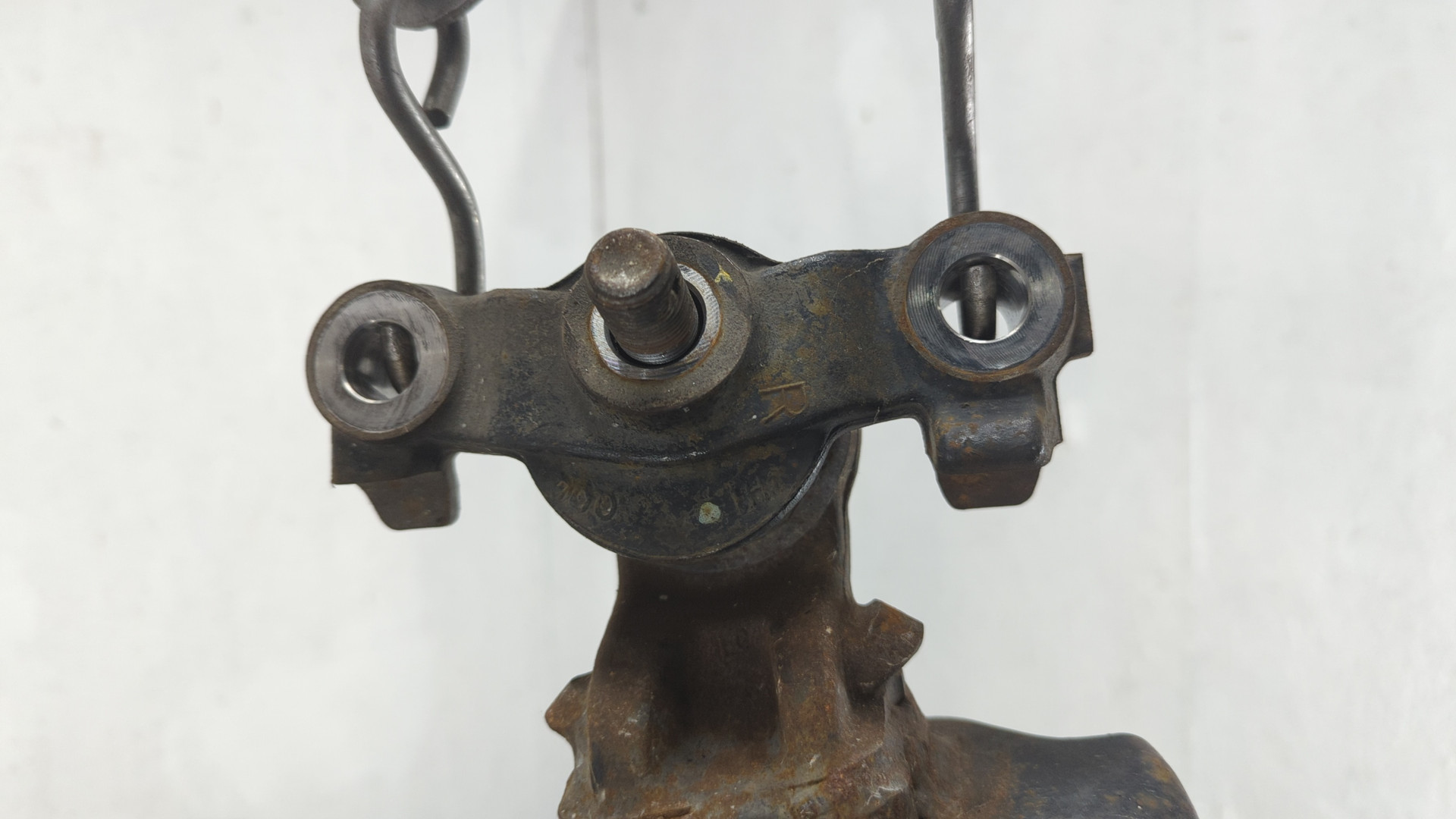 Рычаг передний правый