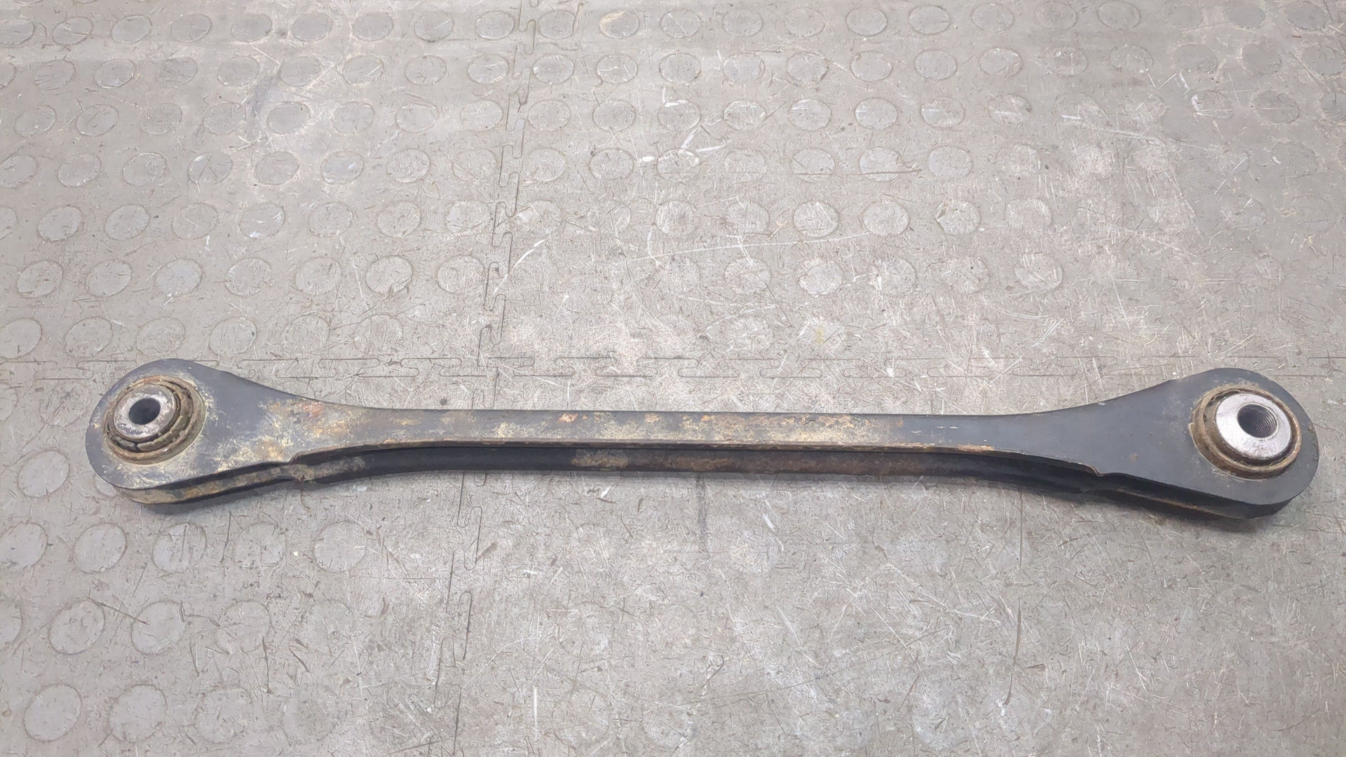 Рычаг задний левый