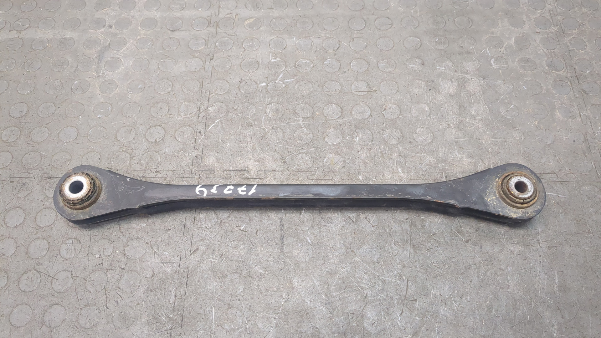 Рычаг задний левый