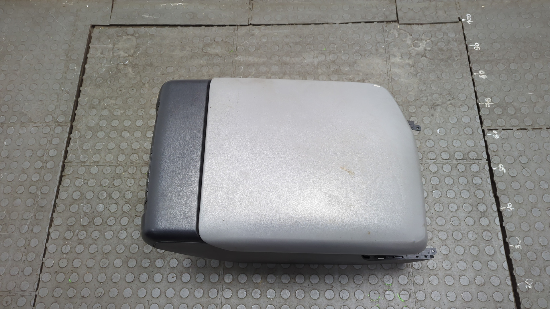 Подлокотник