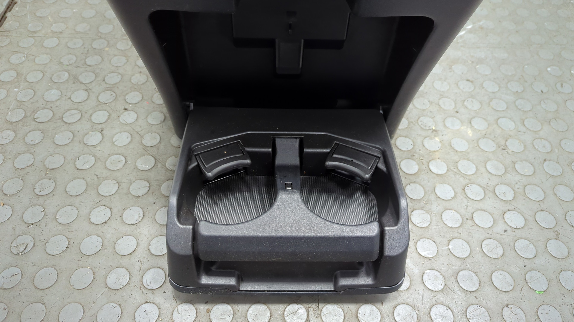 Подлокотник