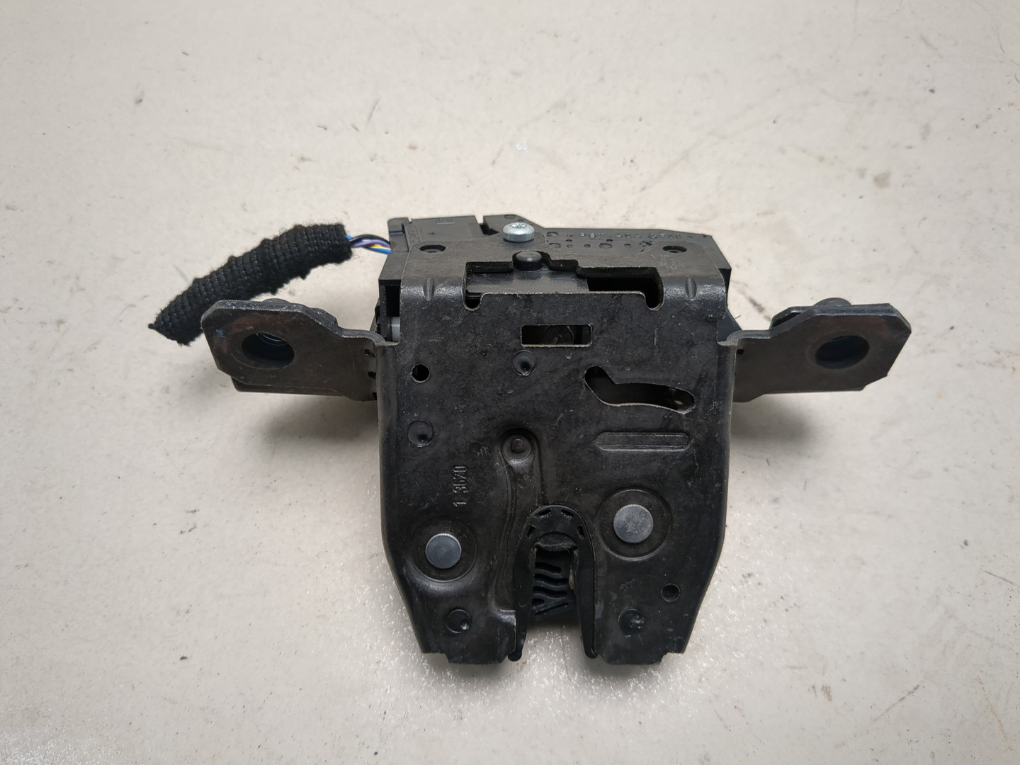 Замок багажника