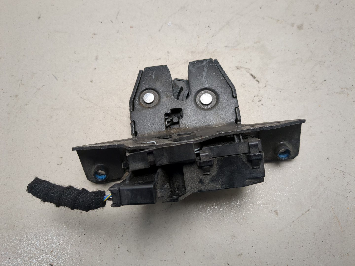 Замок багажника